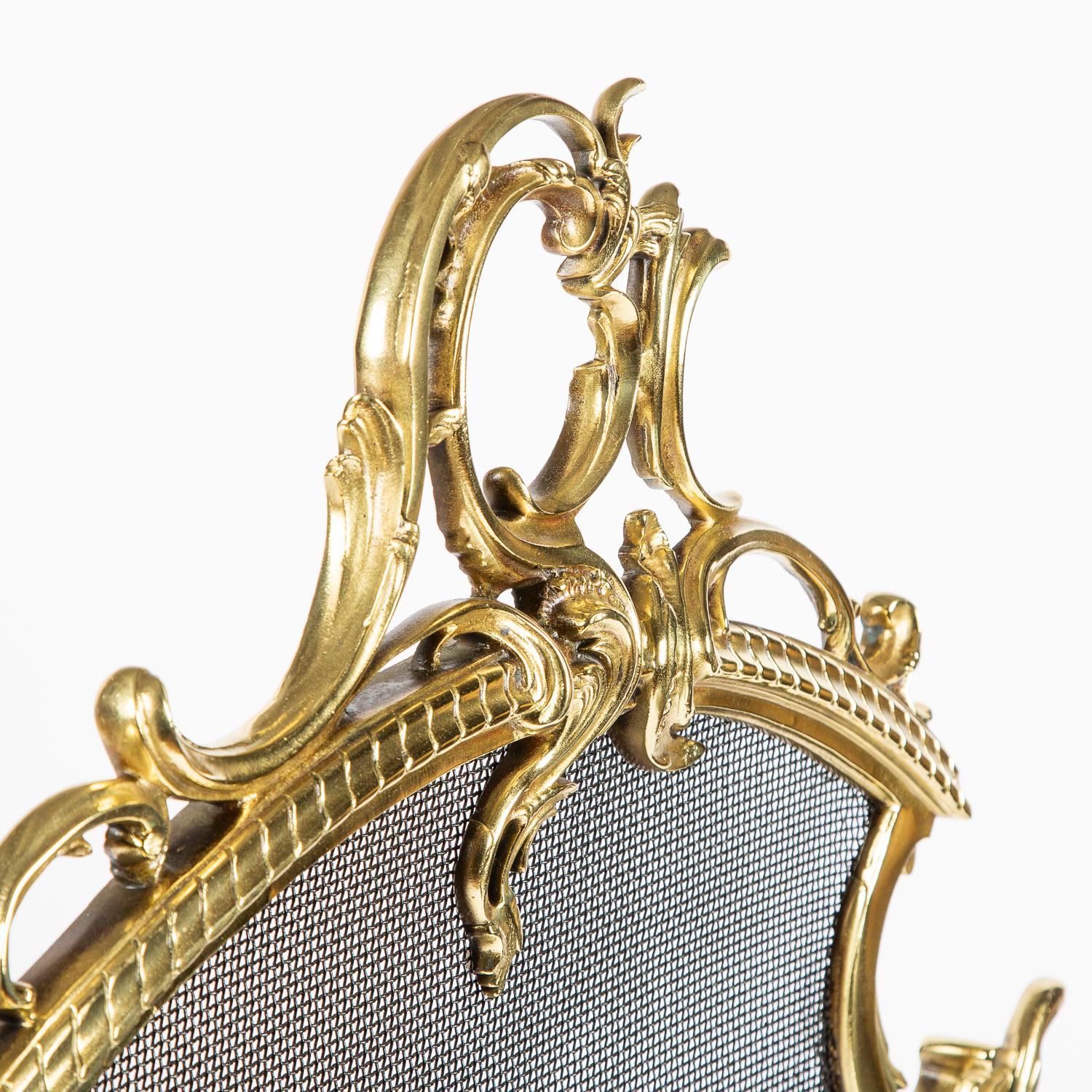 Early 20th Century French Louis XV Style Gilt Brass Fire Screen In Good Condition In London, GB