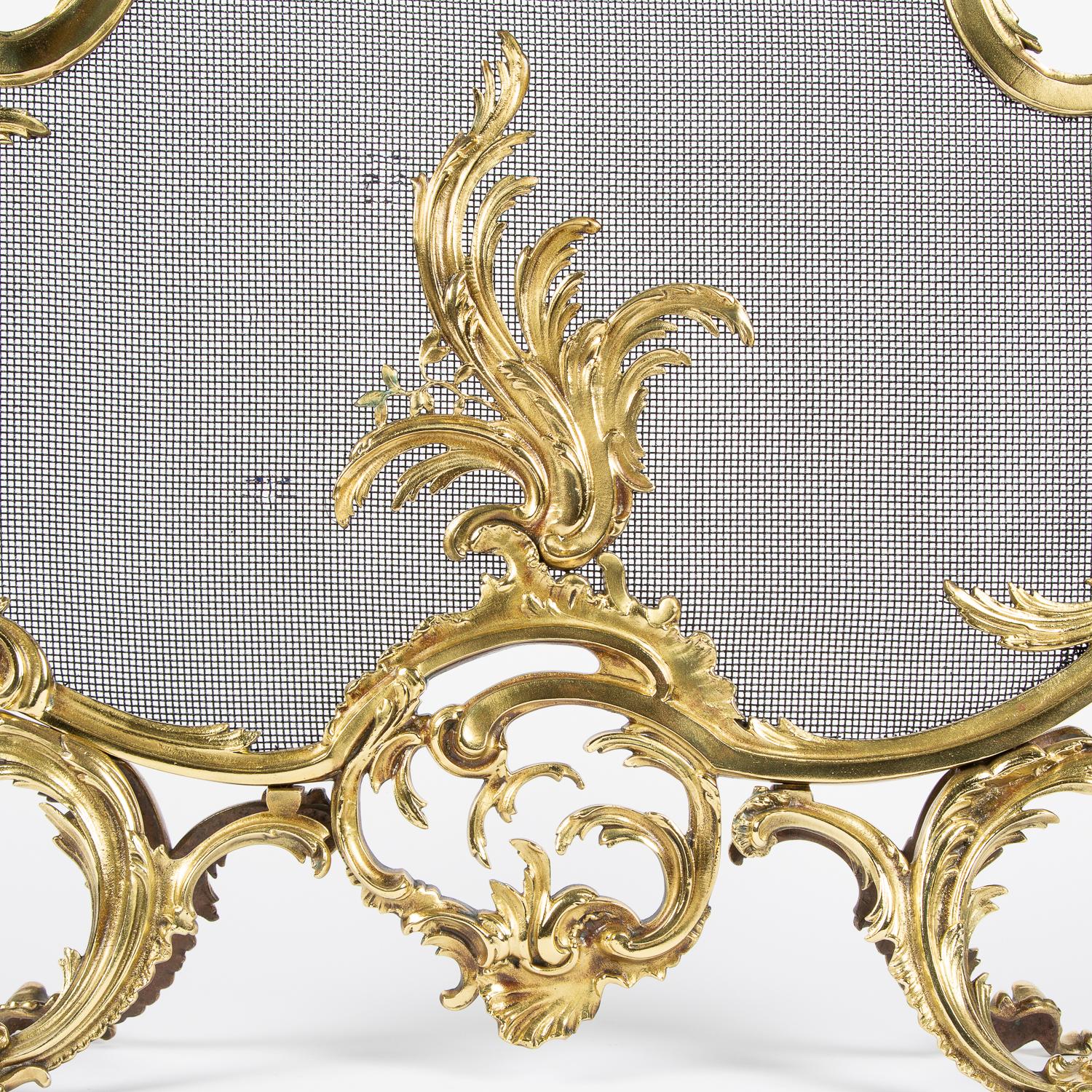 Early 20th Century French Louis XV Style Gilt Brass Fire Screen 1