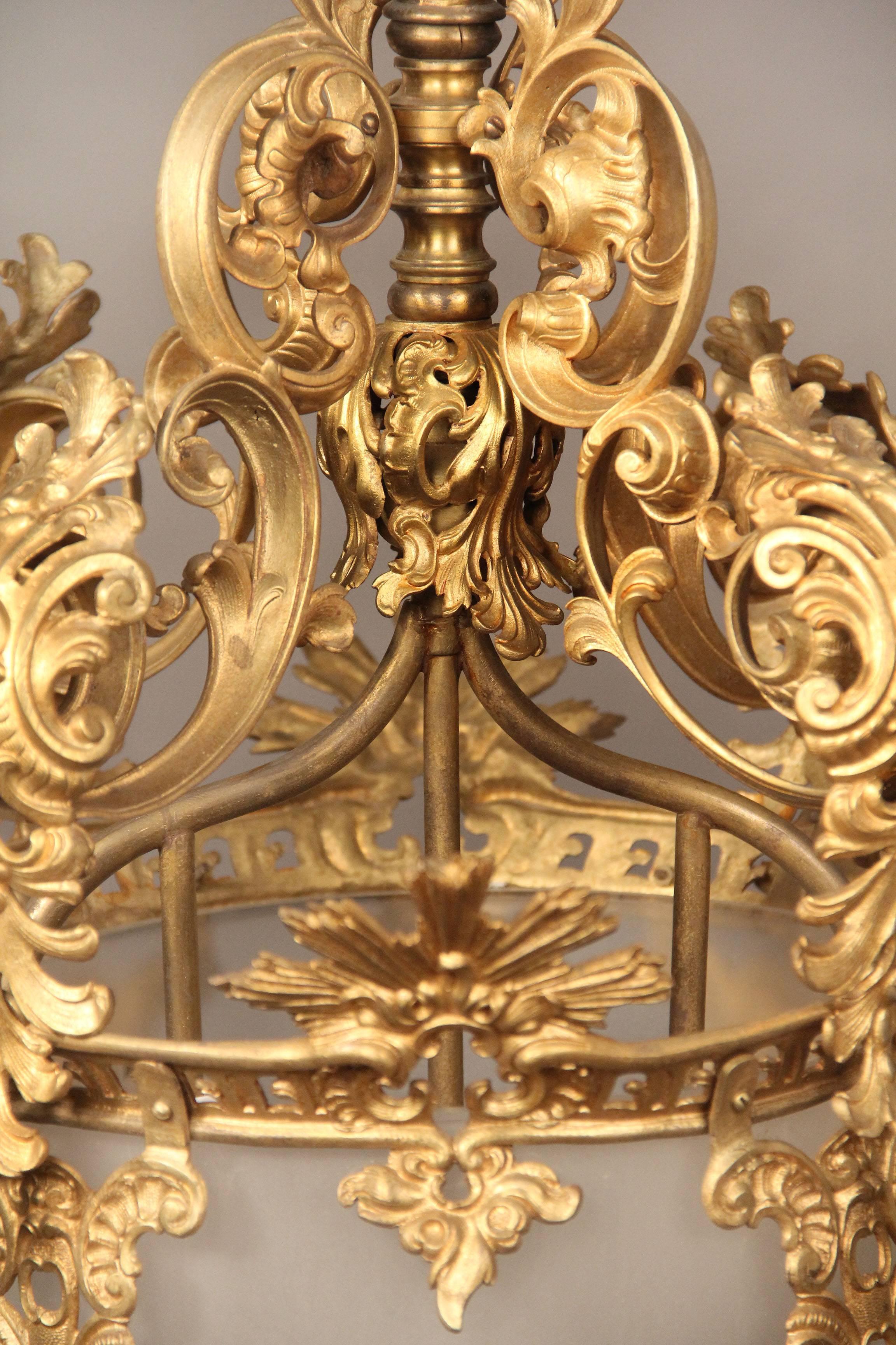 Laterne aus vergoldeter Bronze und Glas aus dem frühen 20. Jahrhundert (Französisch) im Angebot