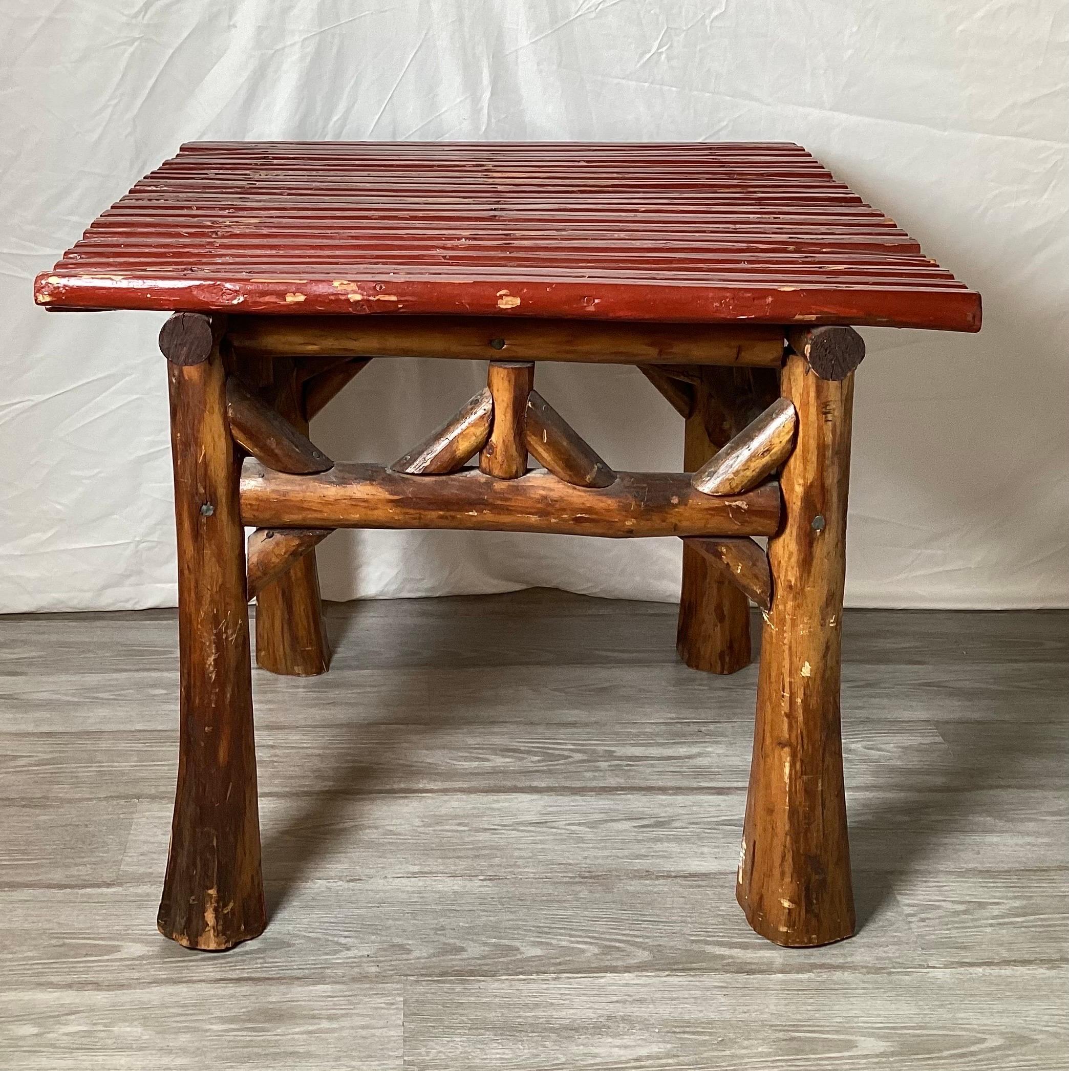 Early 20th Century Hickory Wood Adirondack Square Table In Good Condition In Lambertville, NJ