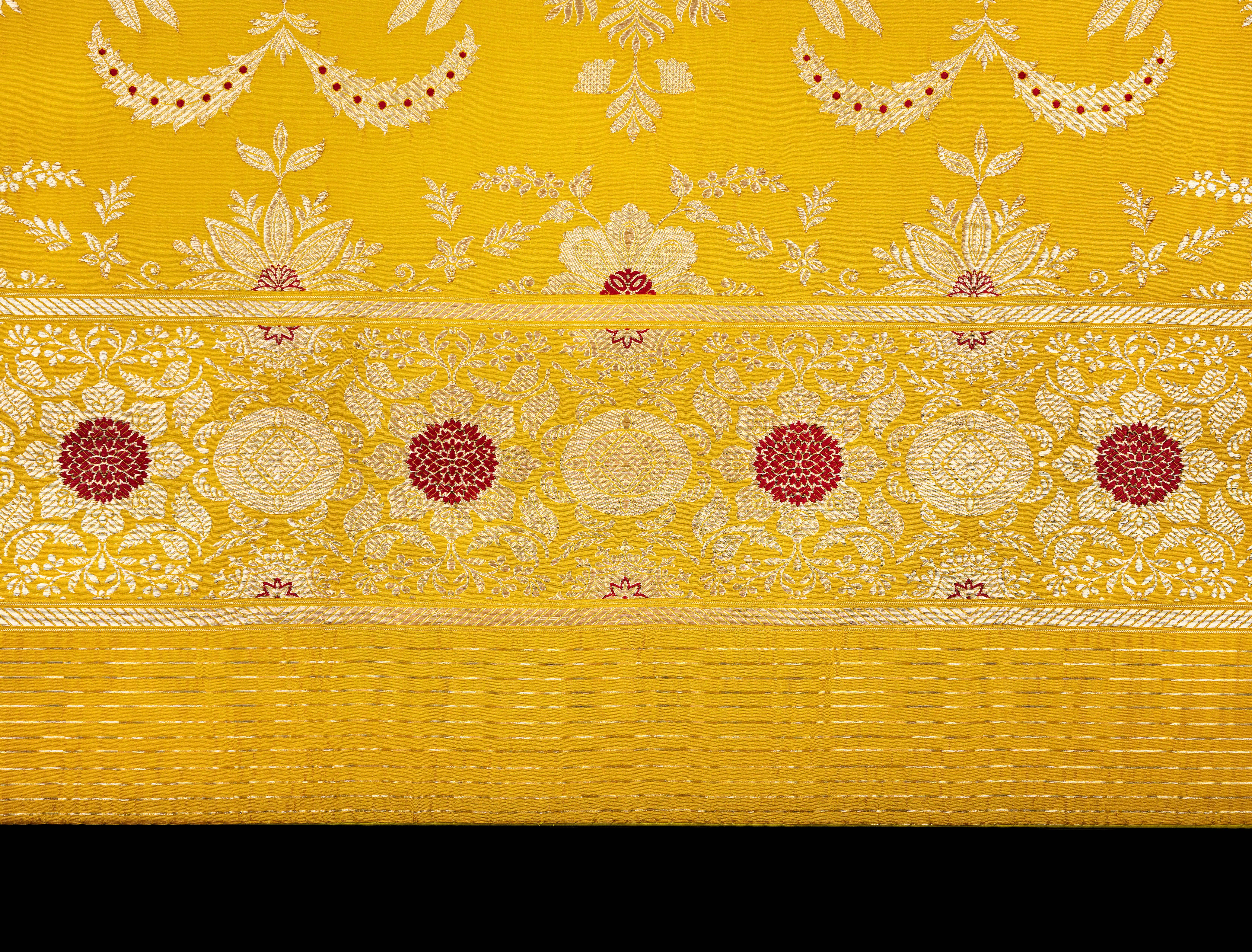 An Early 20th Century Indo-Portuguese Needlepoint Hanging Textile In Good Condition For Sale In London, GB