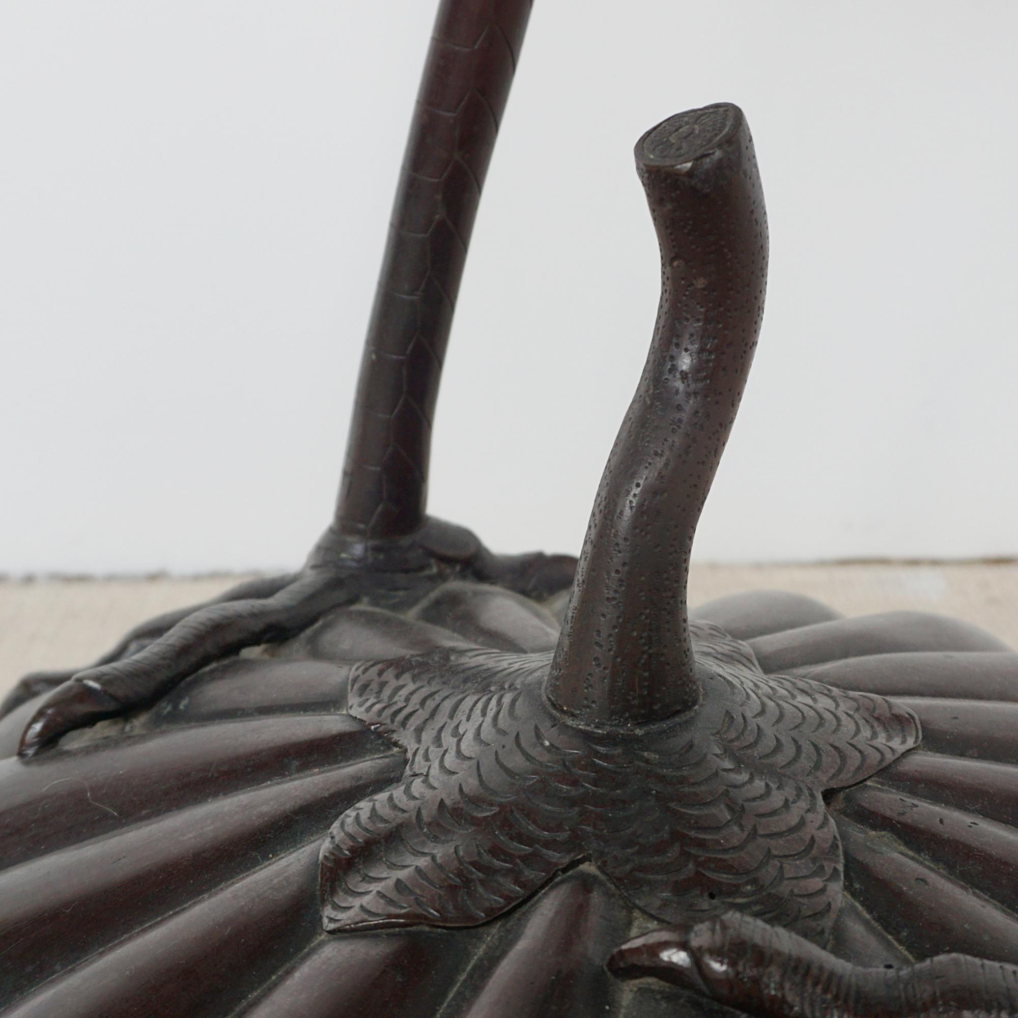 Lampadaire en bronze du début du 20e siècle de la période Meiji, orné d'une grue couronnée rouge en vente 4