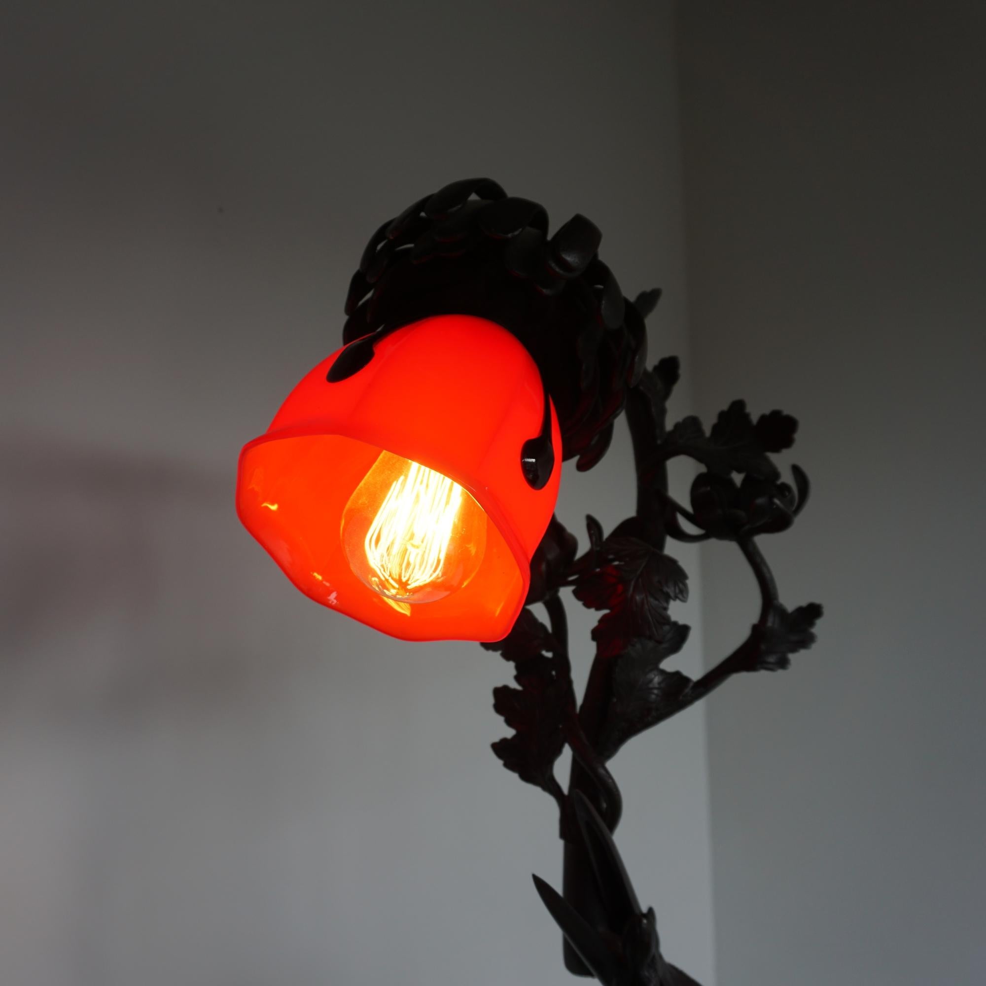Lampadaire en bronze du début du 20e siècle de la période Meiji, orné d'une grue couronnée rouge en vente 5