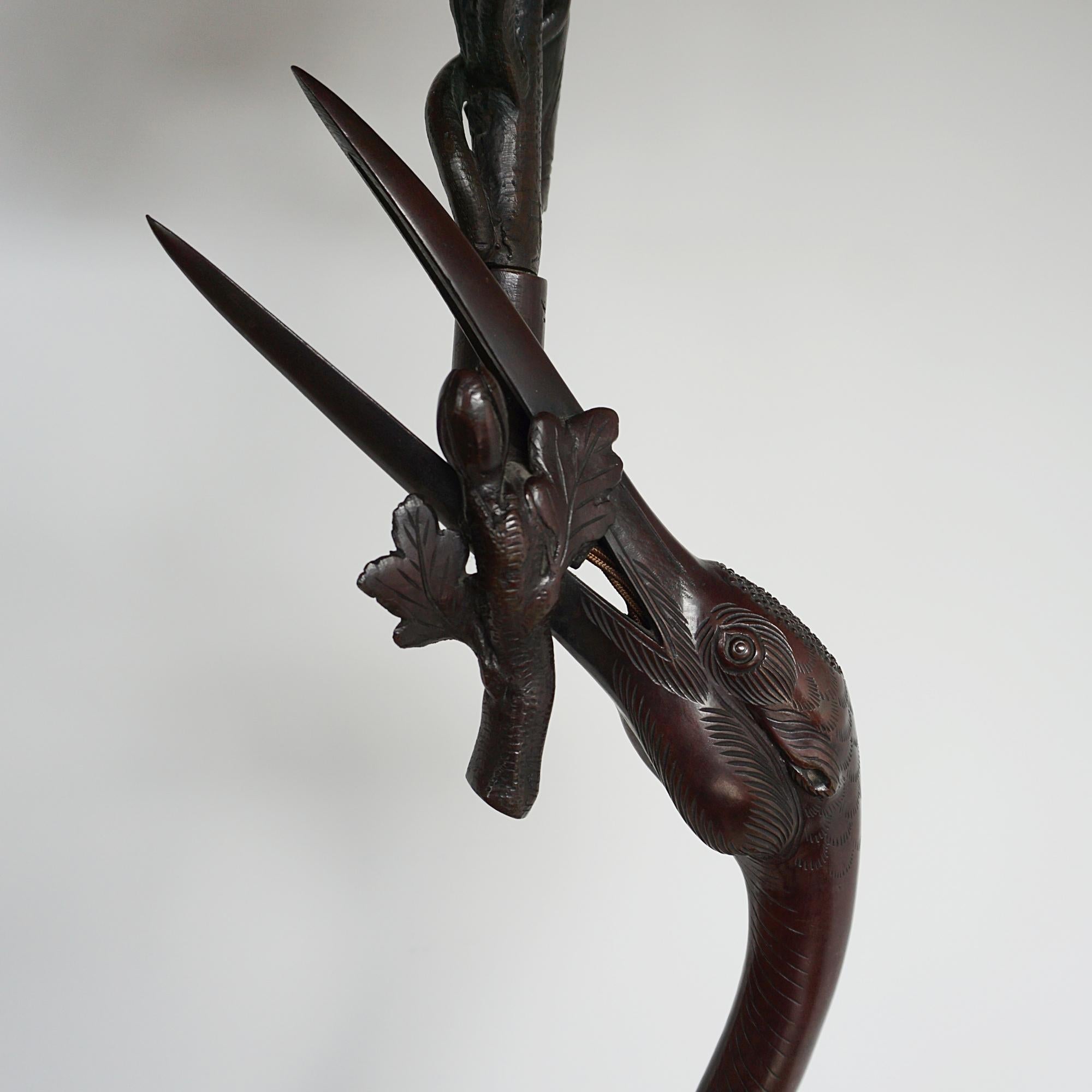 Bronze Lampadaire en bronze du début du 20e siècle de la période Meiji, orné d'une grue couronnée rouge en vente