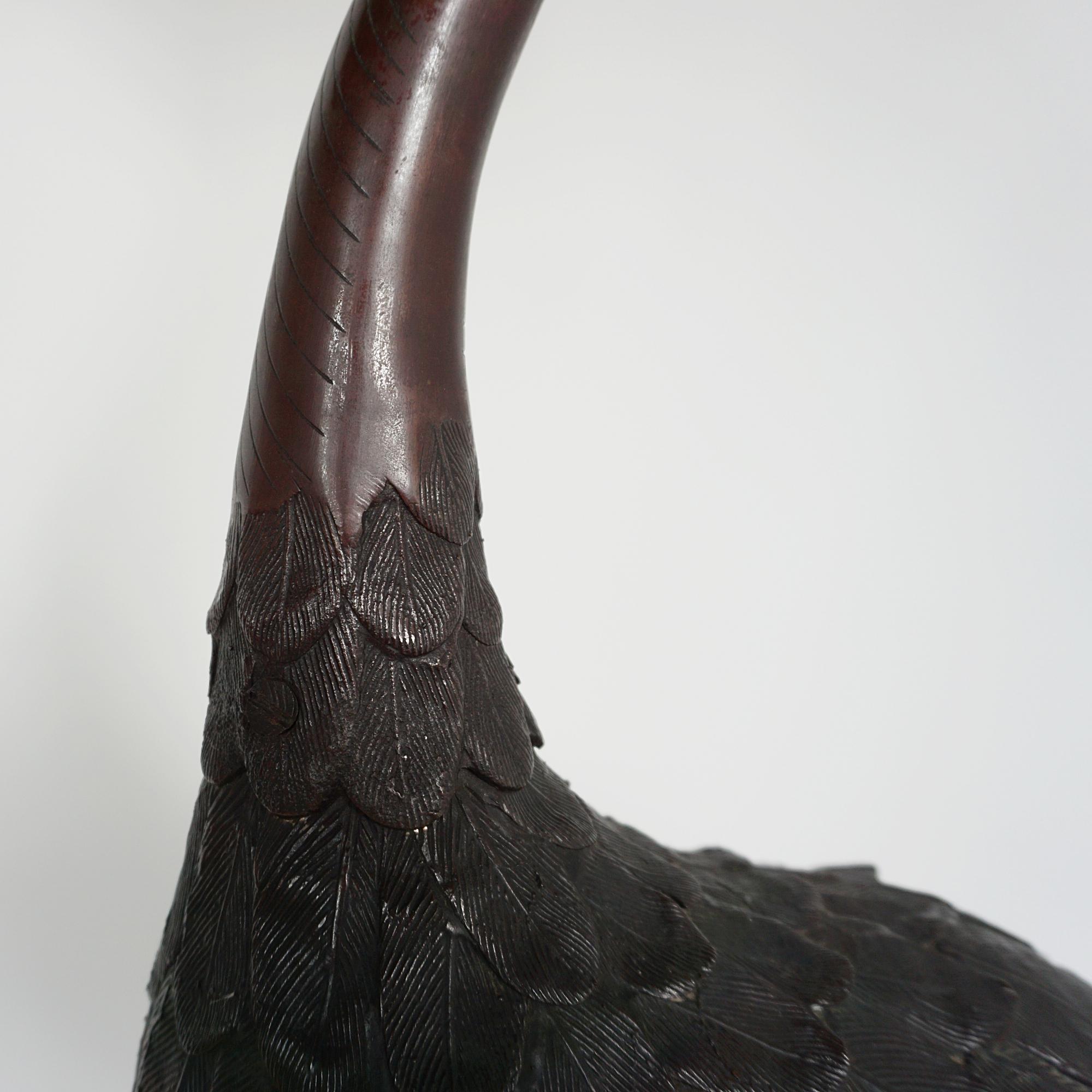 Lampadaire en bronze du début du 20e siècle de la période Meiji, orné d'une grue couronnée rouge en vente 2
