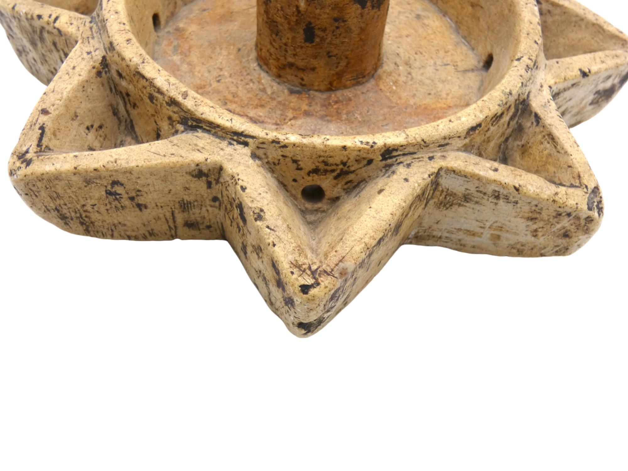 Lámpara de Shabat yemenita de piedra tallada de principios del siglo XX en Bueno estado para la venta en New York, NY