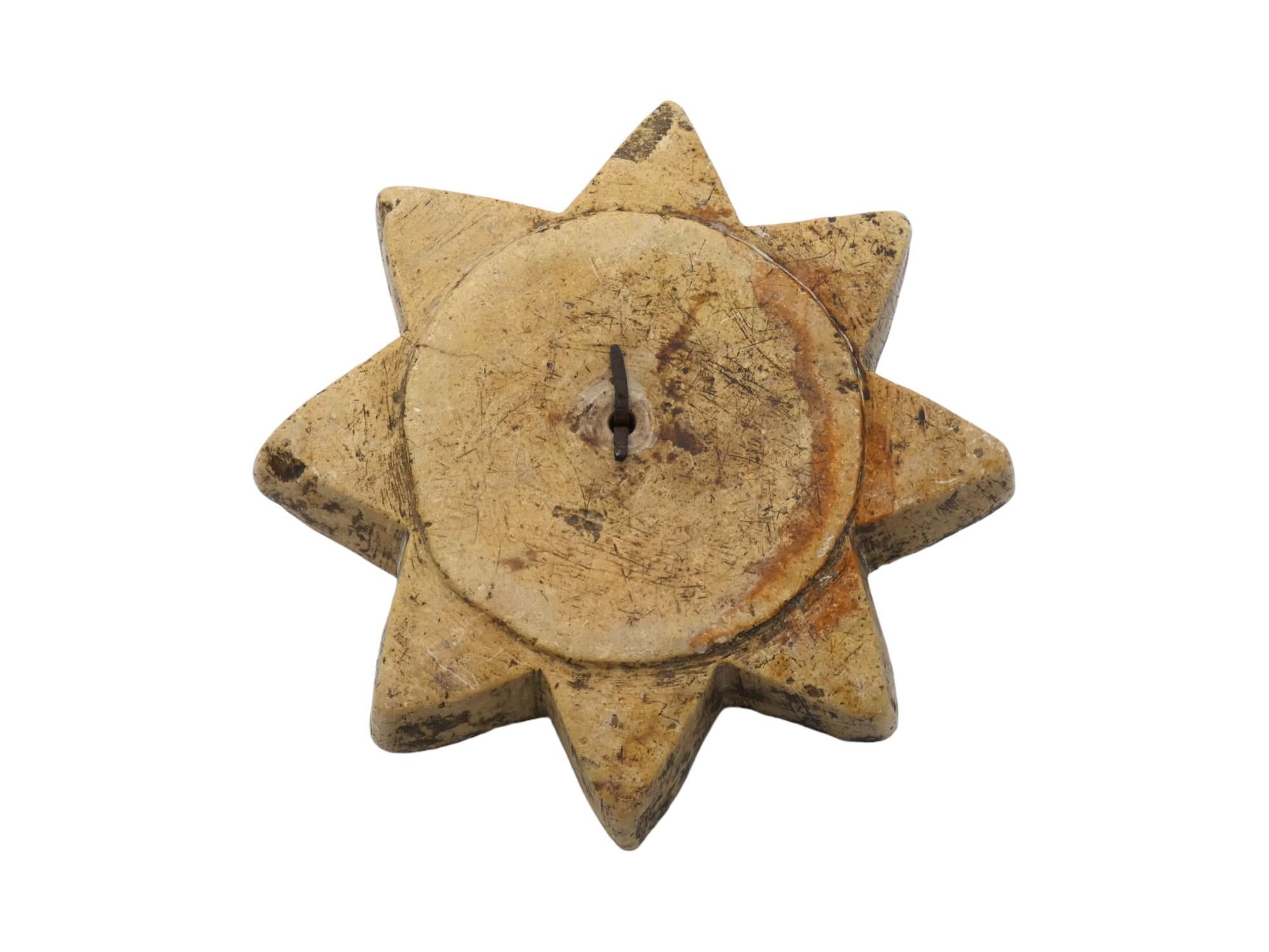 Lámpara de Shabat yemenita de piedra tallada de principios del siglo XX Piedra en venta
