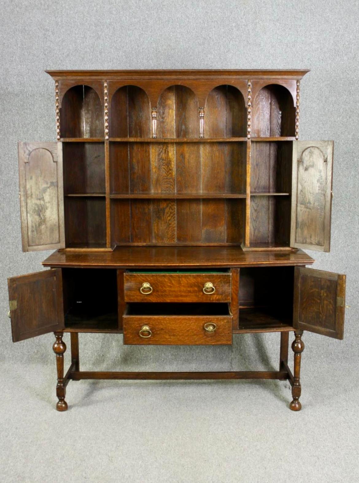 An Early 20th century Oak Welsh Hutch dresser and rack In Good Condition For Sale In Reepham, GB