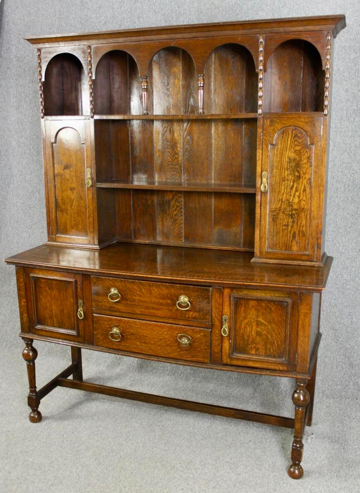 An Early 20th century Oak Welsh Hutch dresser and rack For Sale 2