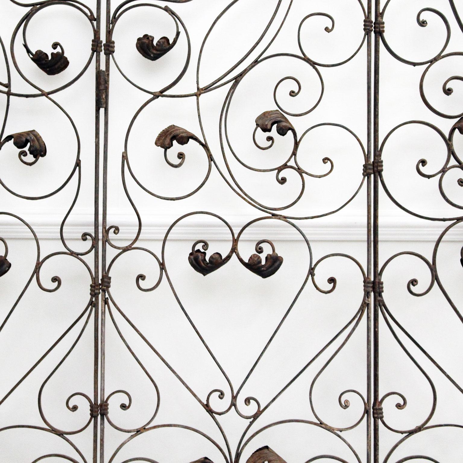 An Early 20th Century Ornate Wrought Iron Three Sided Screen 1