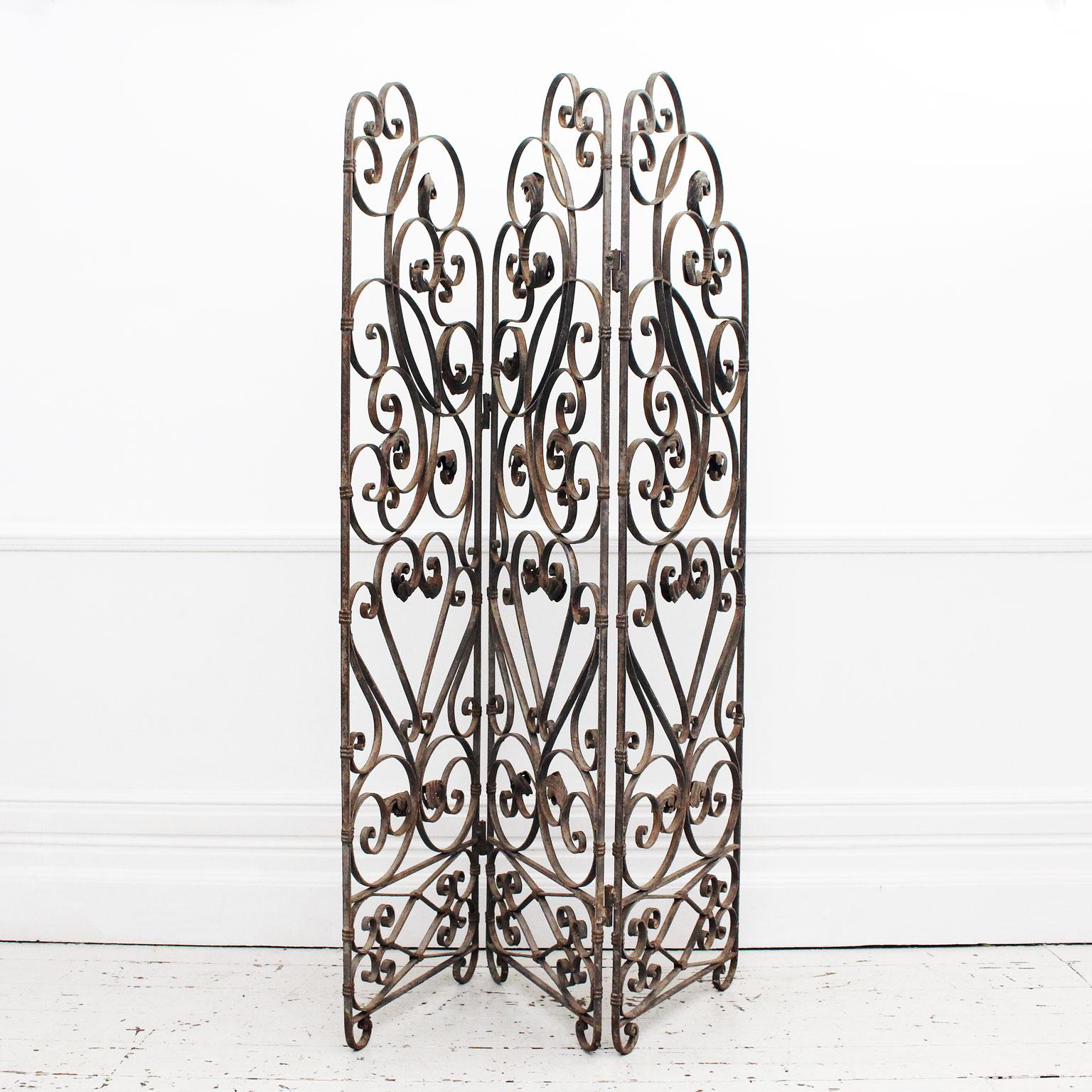 An Early 20th Century Ornate Wrought Iron Three Sided Screen 5