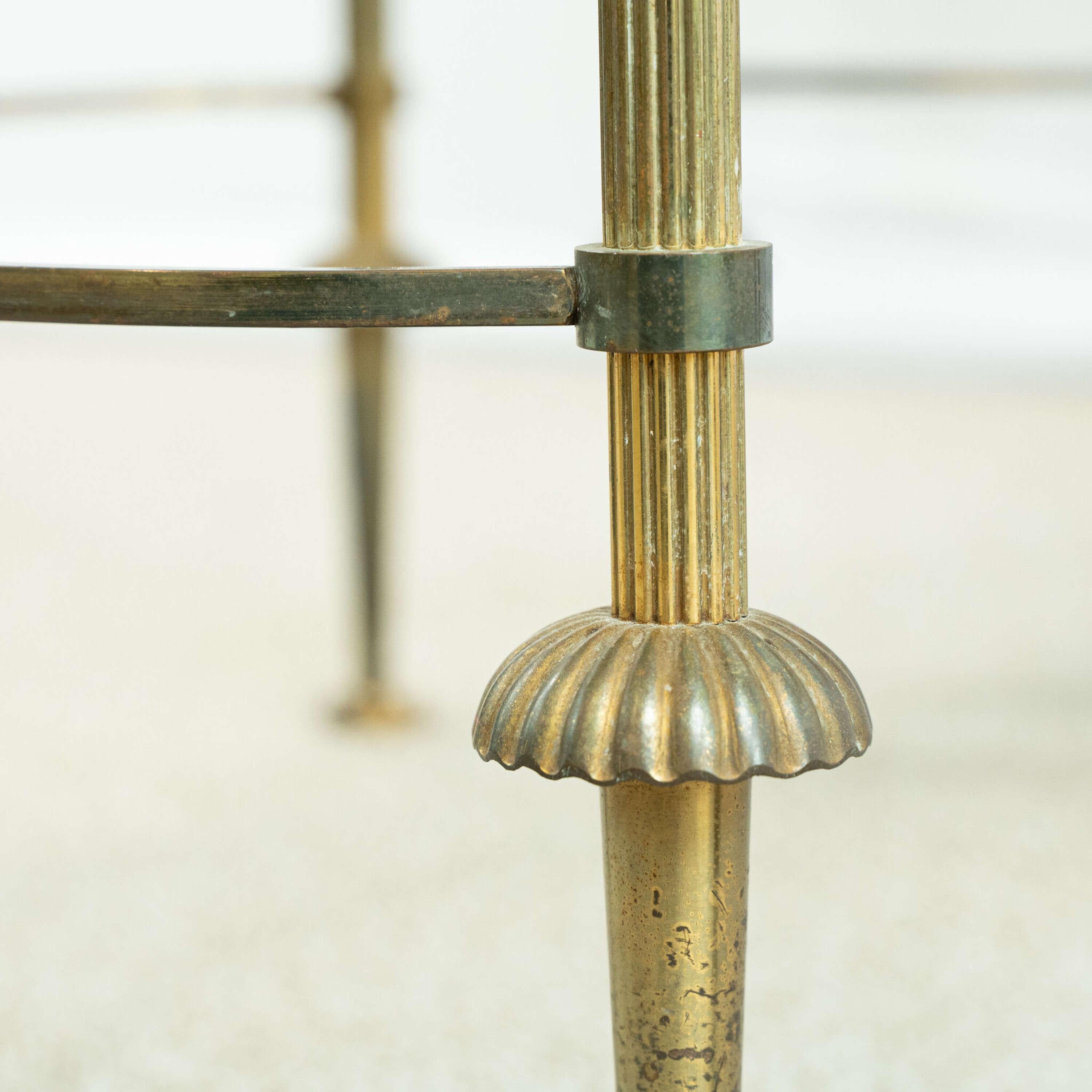 An Early 20th Century Tripartite Verre églomisé Maison Baguès Brass Coffee Table siglo XX en venta