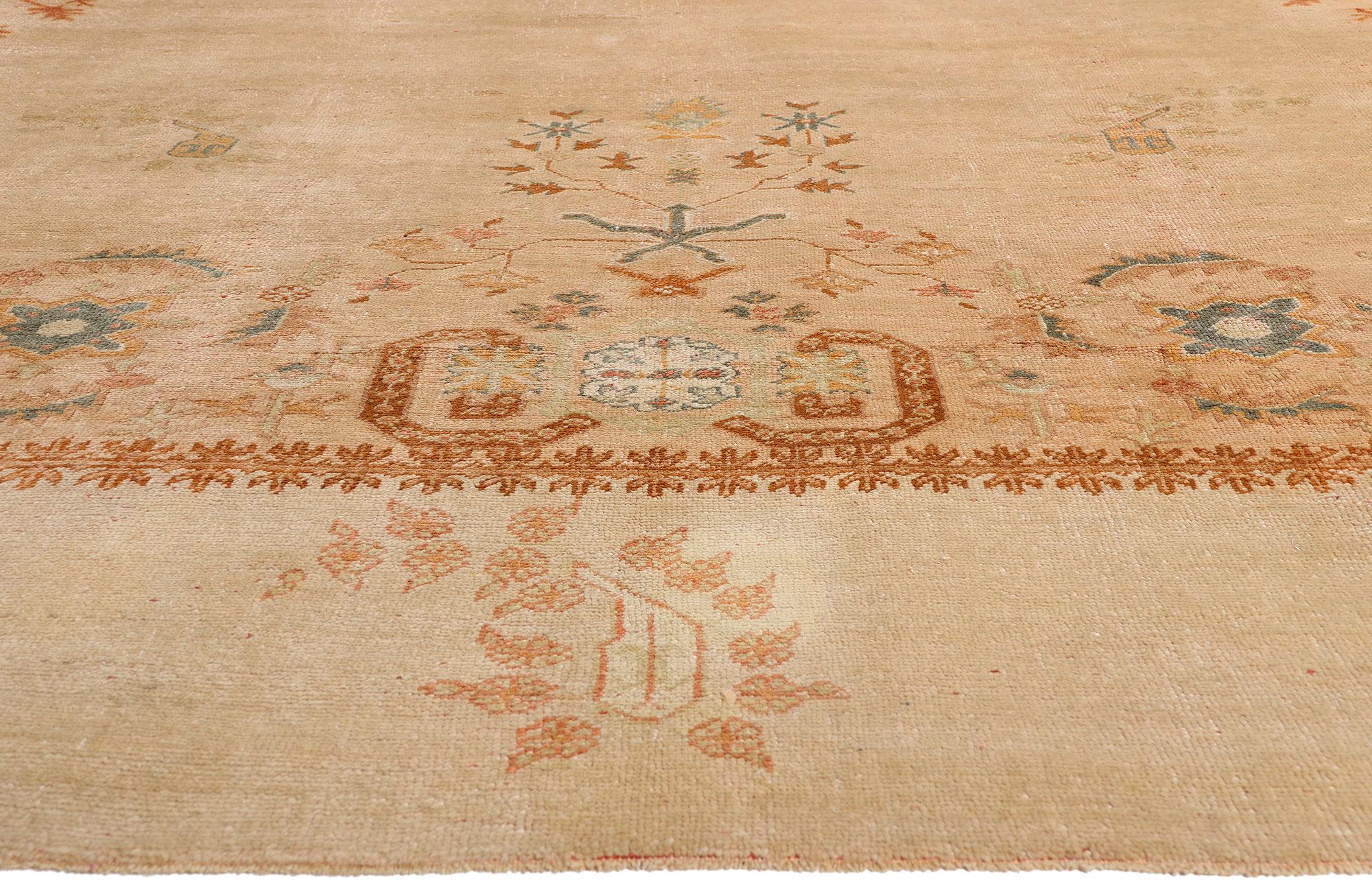 Turco Un capolavoro in oushak turco dei primi del Novecento di sublime Eleganza in vendita