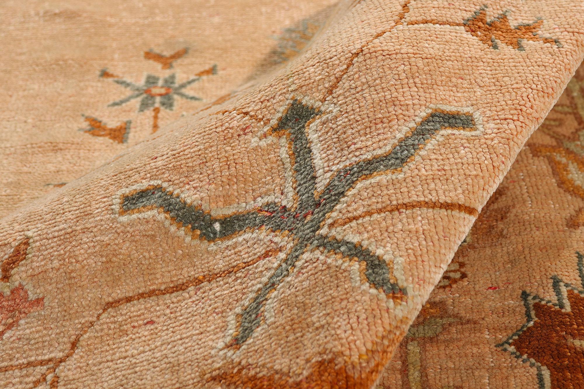 Un capolavoro in oushak turco dei primi del Novecento di sublime Eleganza In condizioni buone in vendita a Dallas, TX