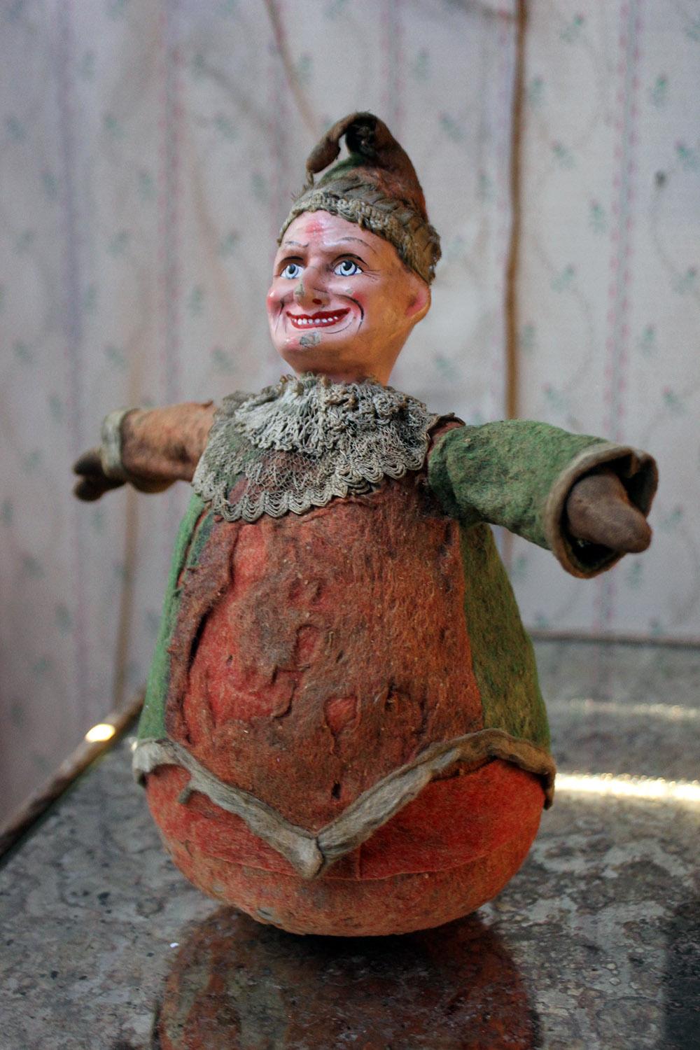 Early 20th Century Mr Punch Roly Poly Toy, circa 1915-1925 2