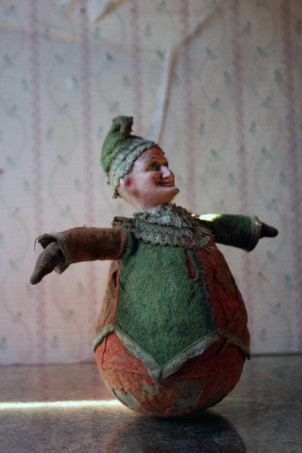 Early 20th Century Mr Punch Roly Poly Toy, circa 1915-1925 6