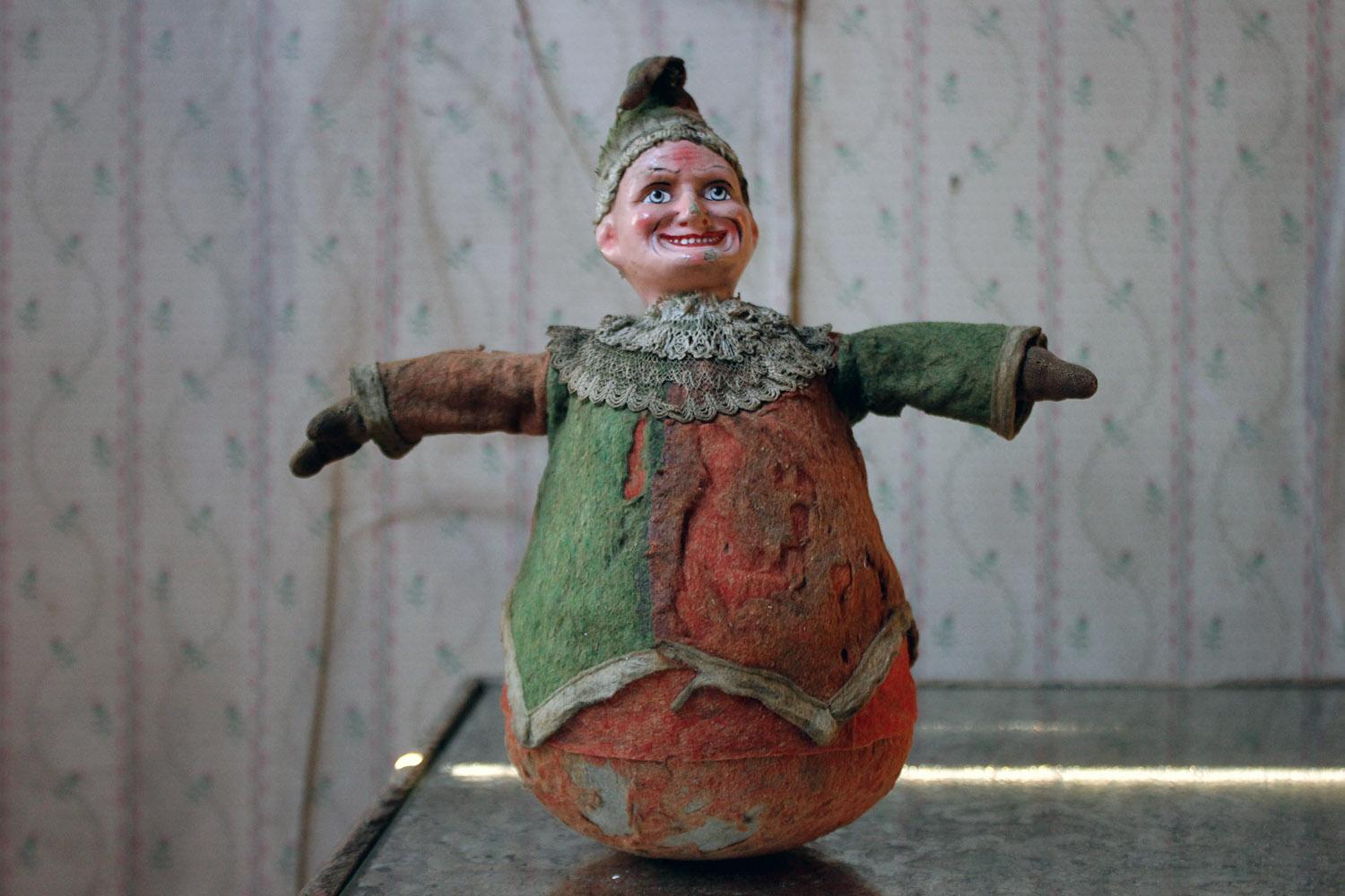 Early 20th Century Mr Punch Roly Poly Toy, circa 1915-1925 7