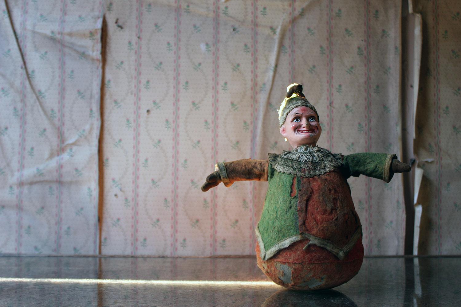 Early 20th Century Mr Punch Roly Poly Toy, circa 1915-1925 9