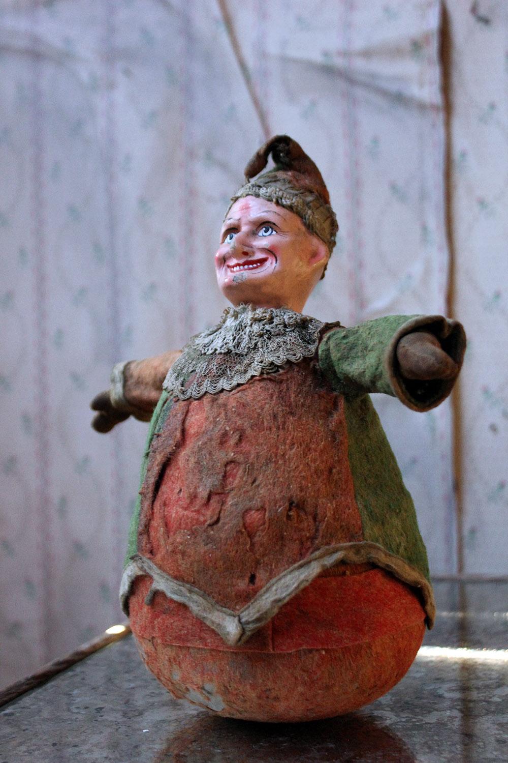 Early 20th Century Mr Punch Roly Poly Toy, circa 1915-1925 1