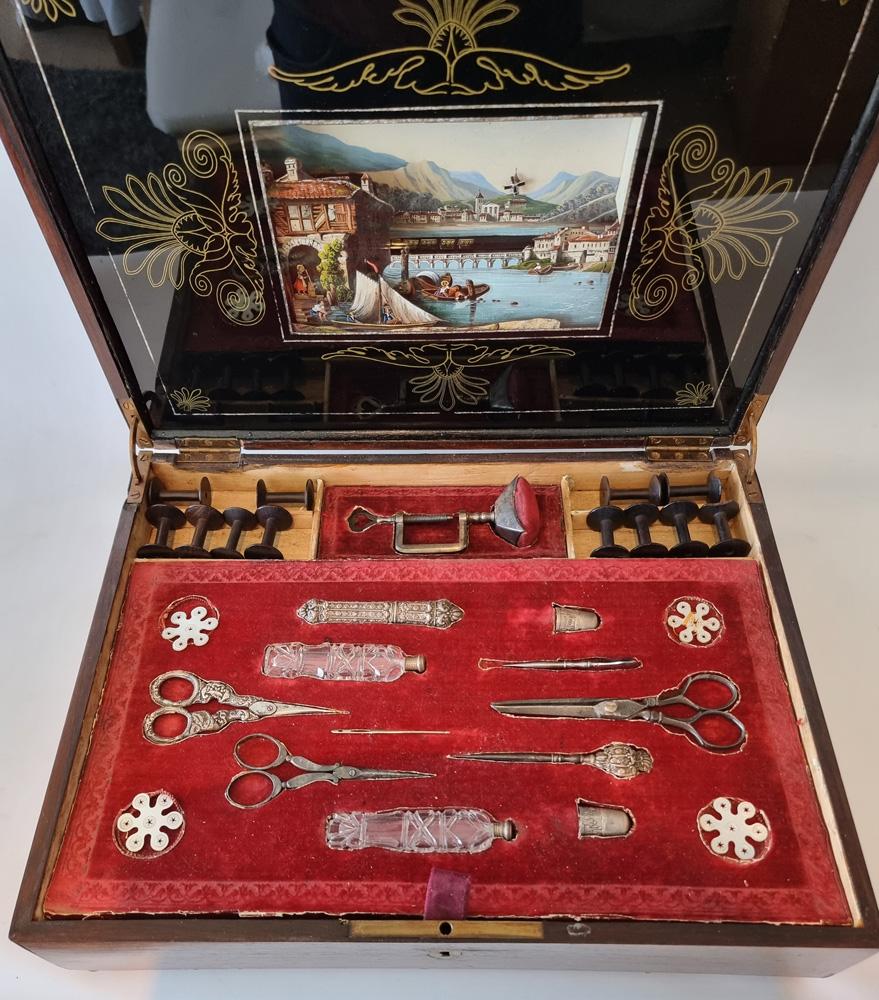 Early and Fine Musical Automaton Necessaire with Reverse Painted Glass In Good Condition For Sale In London, GB