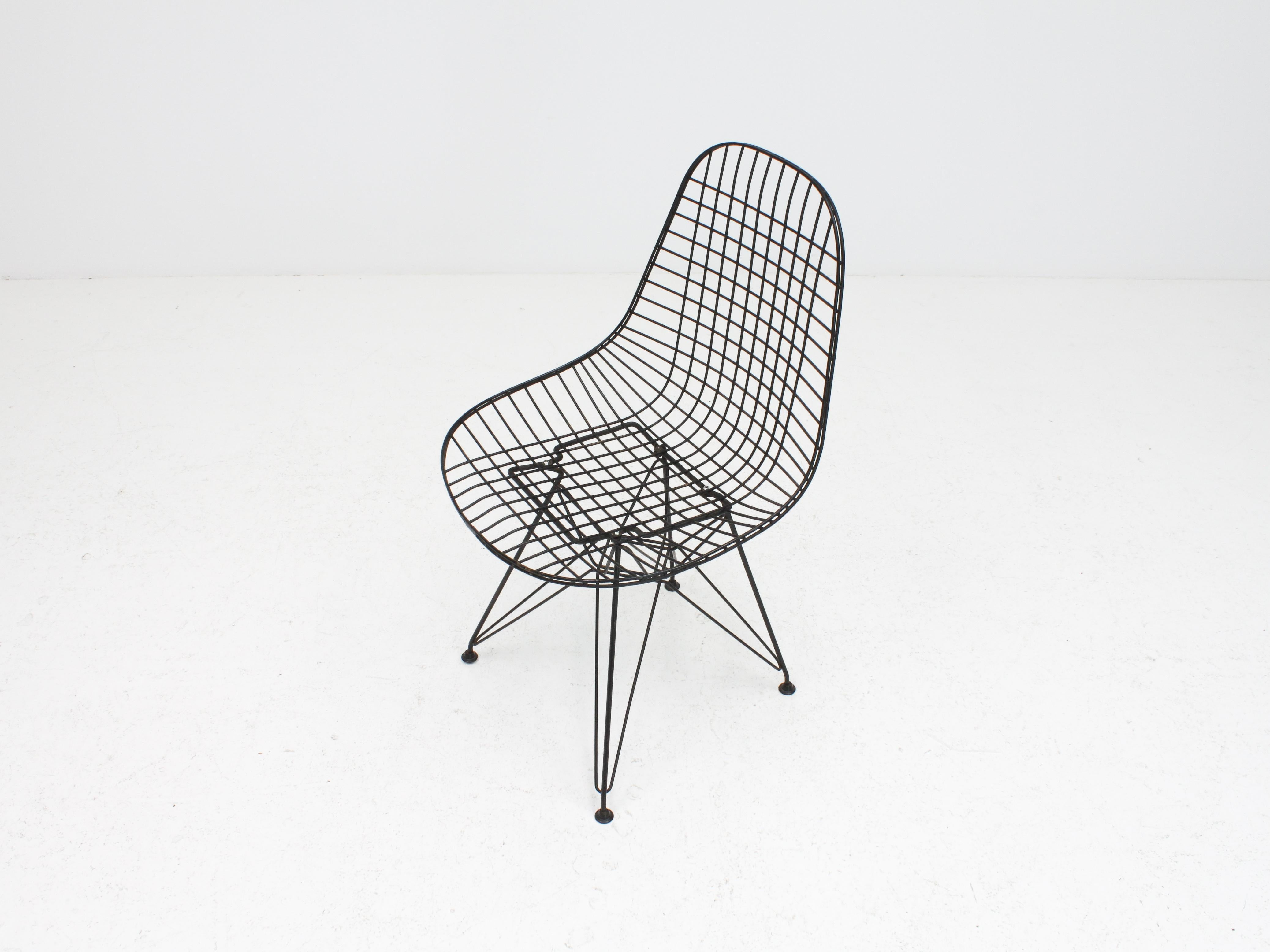 Early Charles and Ray Eames DKR Chair, Eiffel base 3