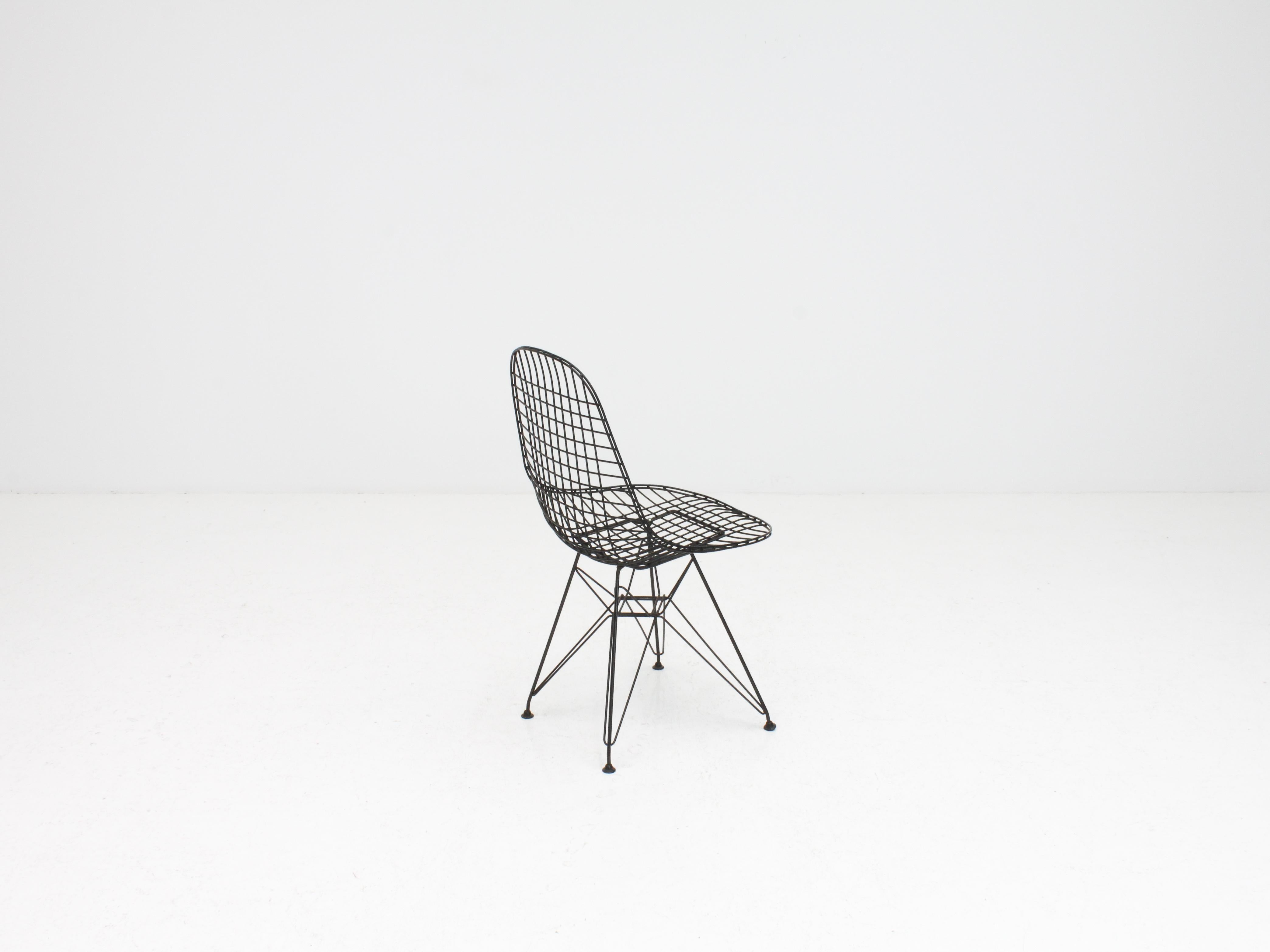 Mid-Century Modern Early Charles and Ray Eames DKR Chair, Eiffel base