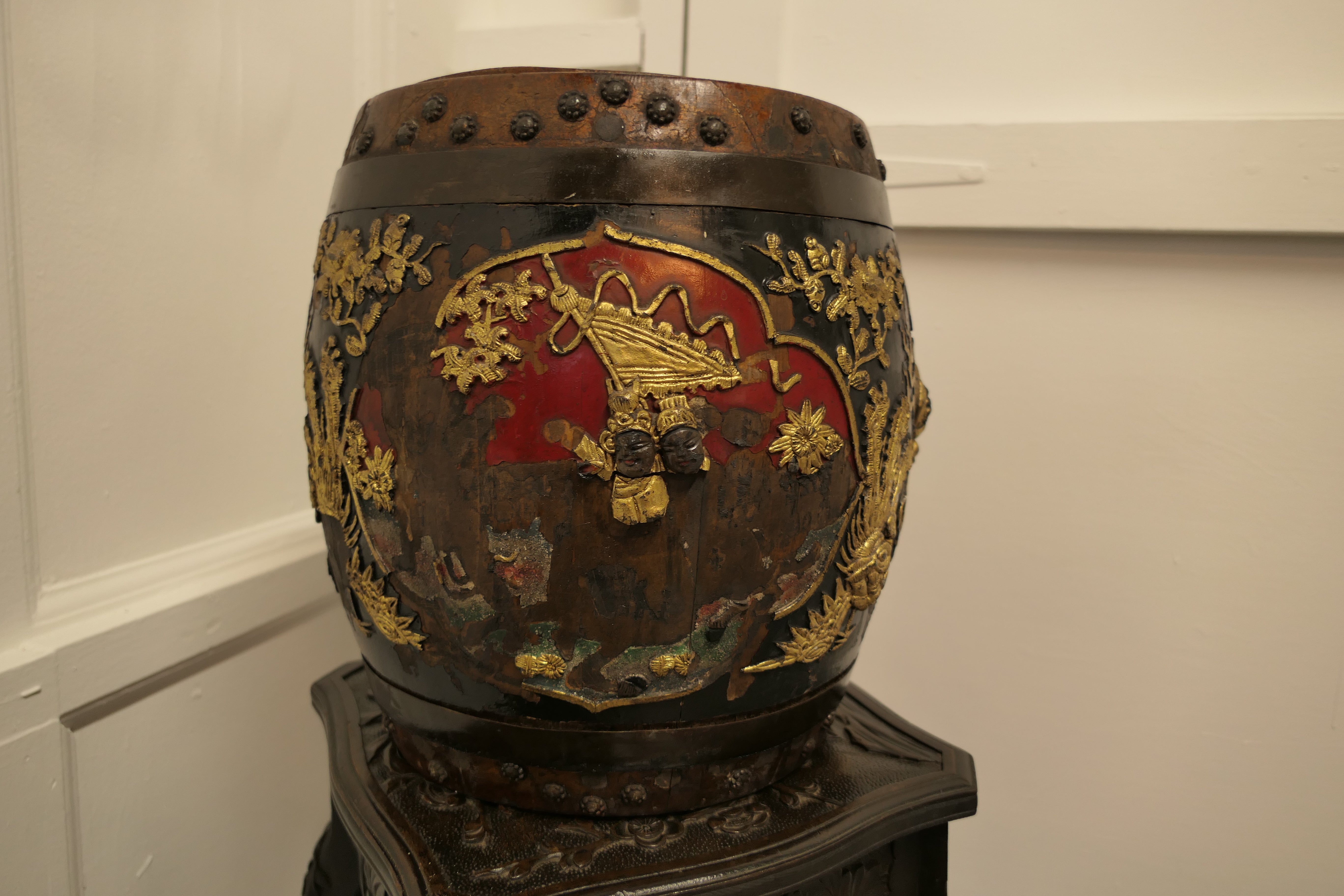An early Chinese decorated spice barrel 

A lovely piece, the decoration has seen some losses, this has been stabilised to stop any further deterioration 
The barrel is made in wood and has a delightful shape, the lid is deeply carved and