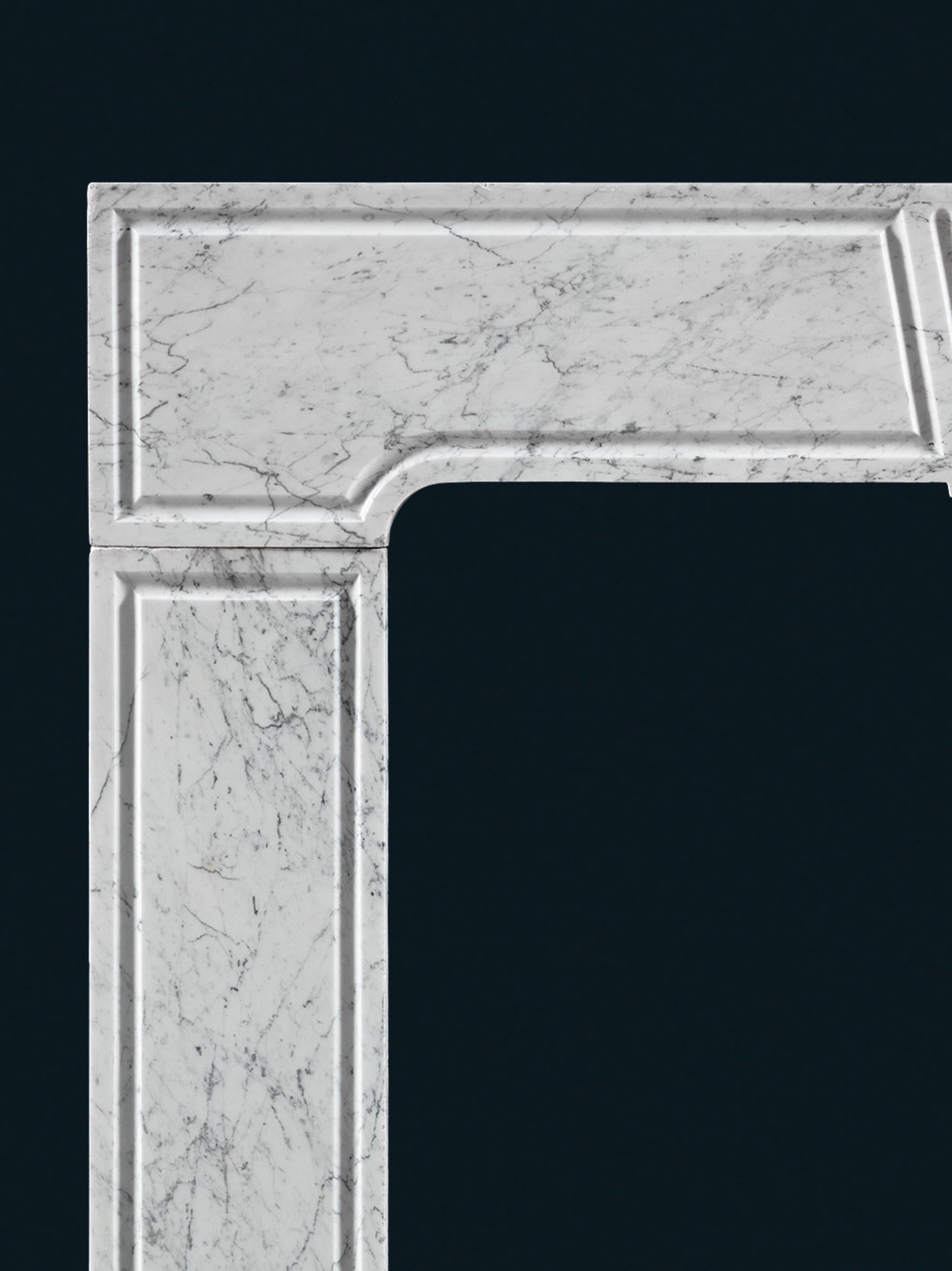 An Early Eighteenth Century Carrara Marble Fireplace of Geometric Form In Good Condition For Sale In London, GB