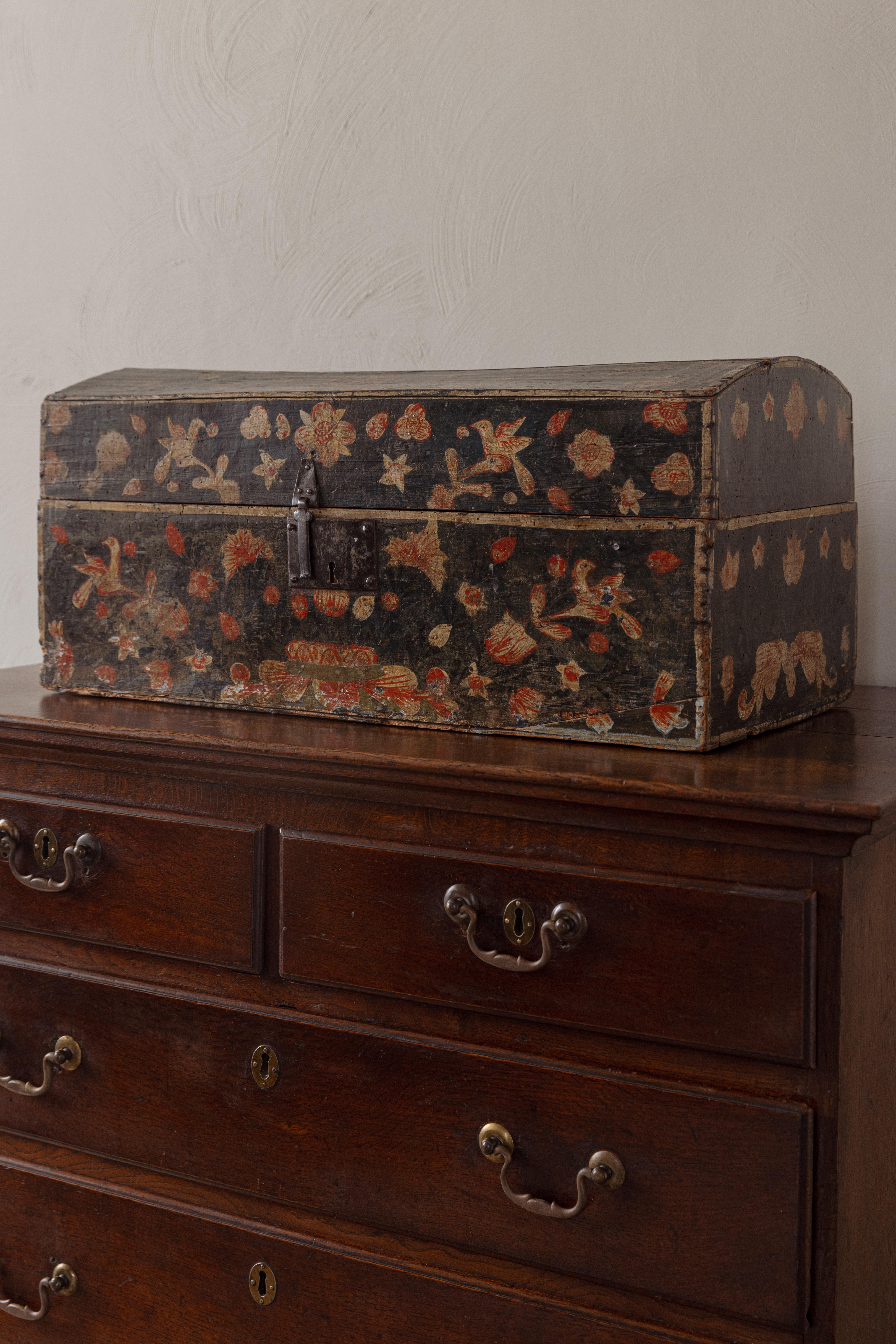 Un cofre matrimonial francés antiguo Francés