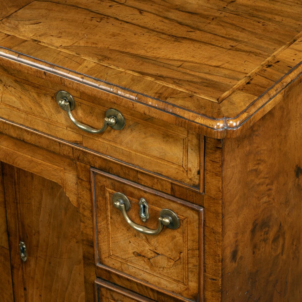 Early George III Walnut Kneehole Desk For Sale 1