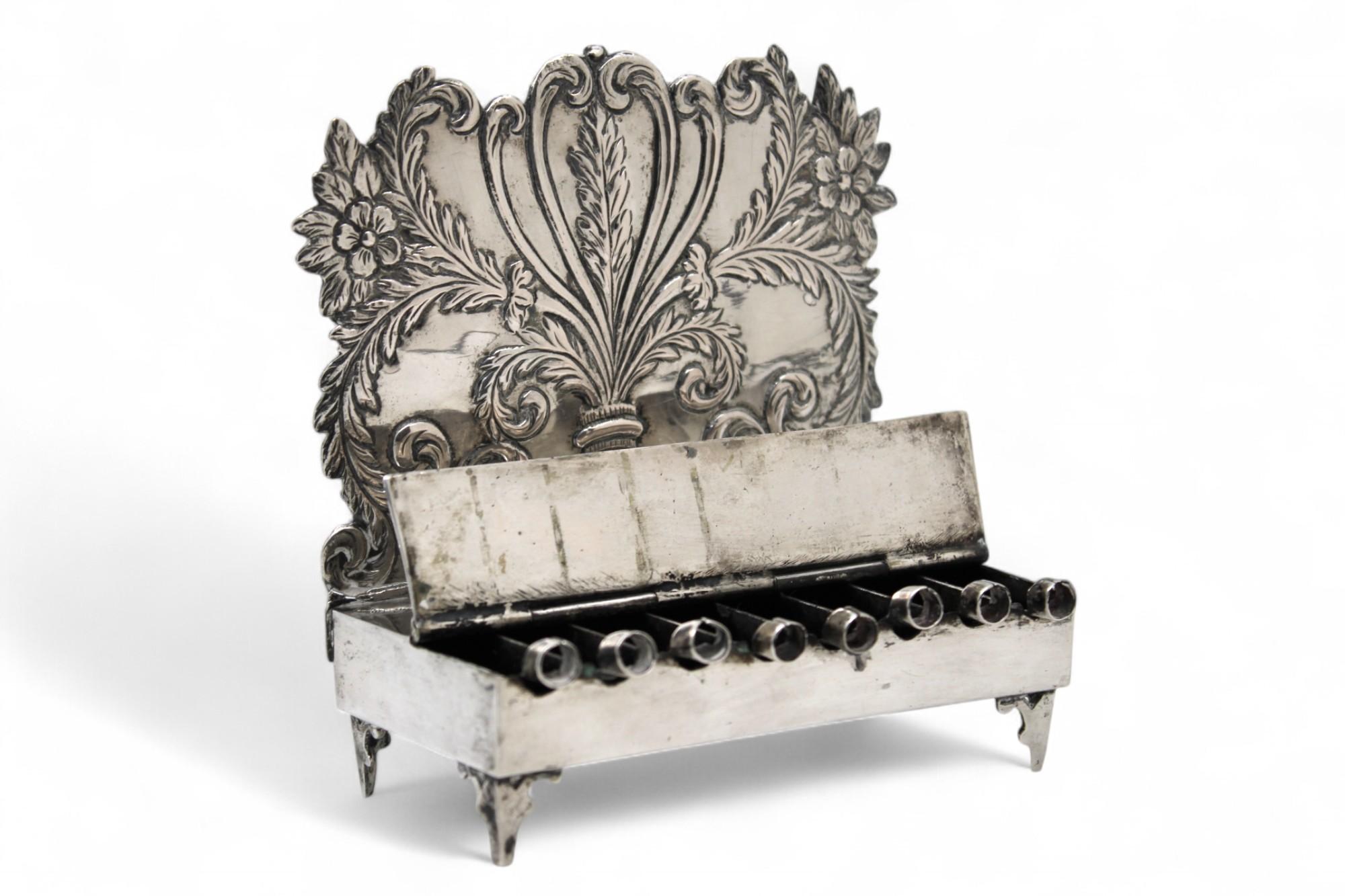Eine frühe deutsche Chanukka-Lampe aus Silber, Berlin CIRCA 1817 (Neorenaissance) im Angebot