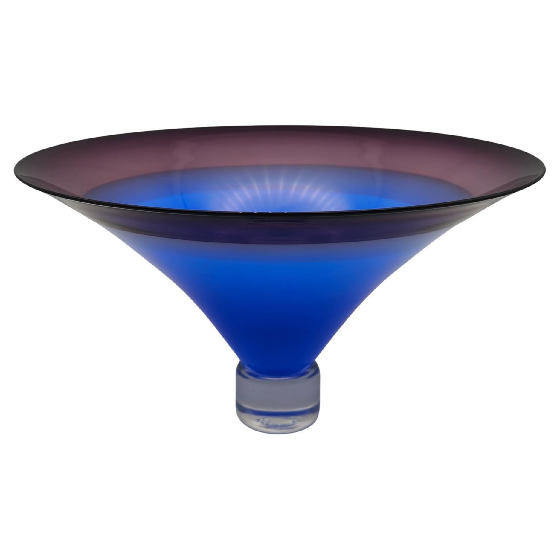 An early glass vessel by Monica Guggisberg & Philip Baldwin from 1989