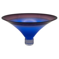 An early glass vessel by Monica Guggisberg & Philip Baldwin from 1989