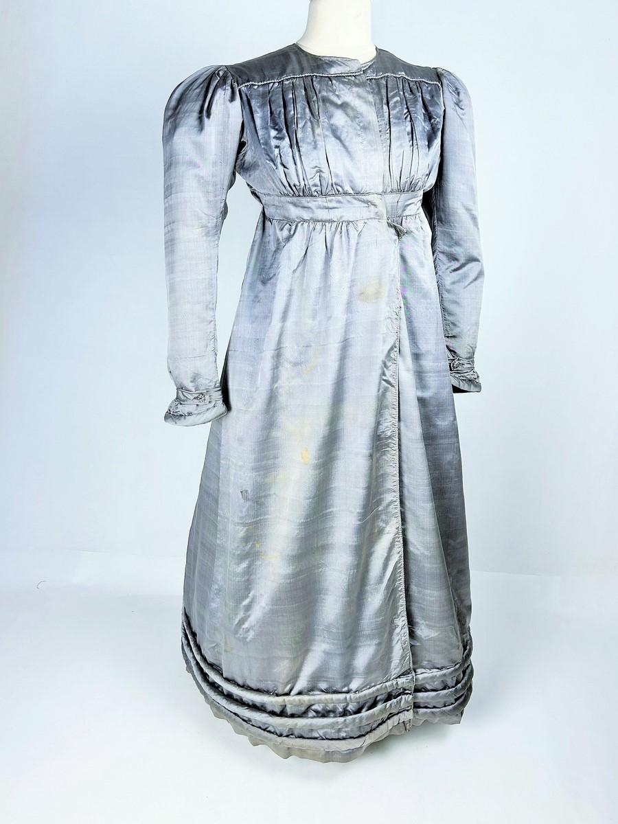 Un abito Redingote in seta grigia - Francia CIRCA 1820-1825 in vendita 8