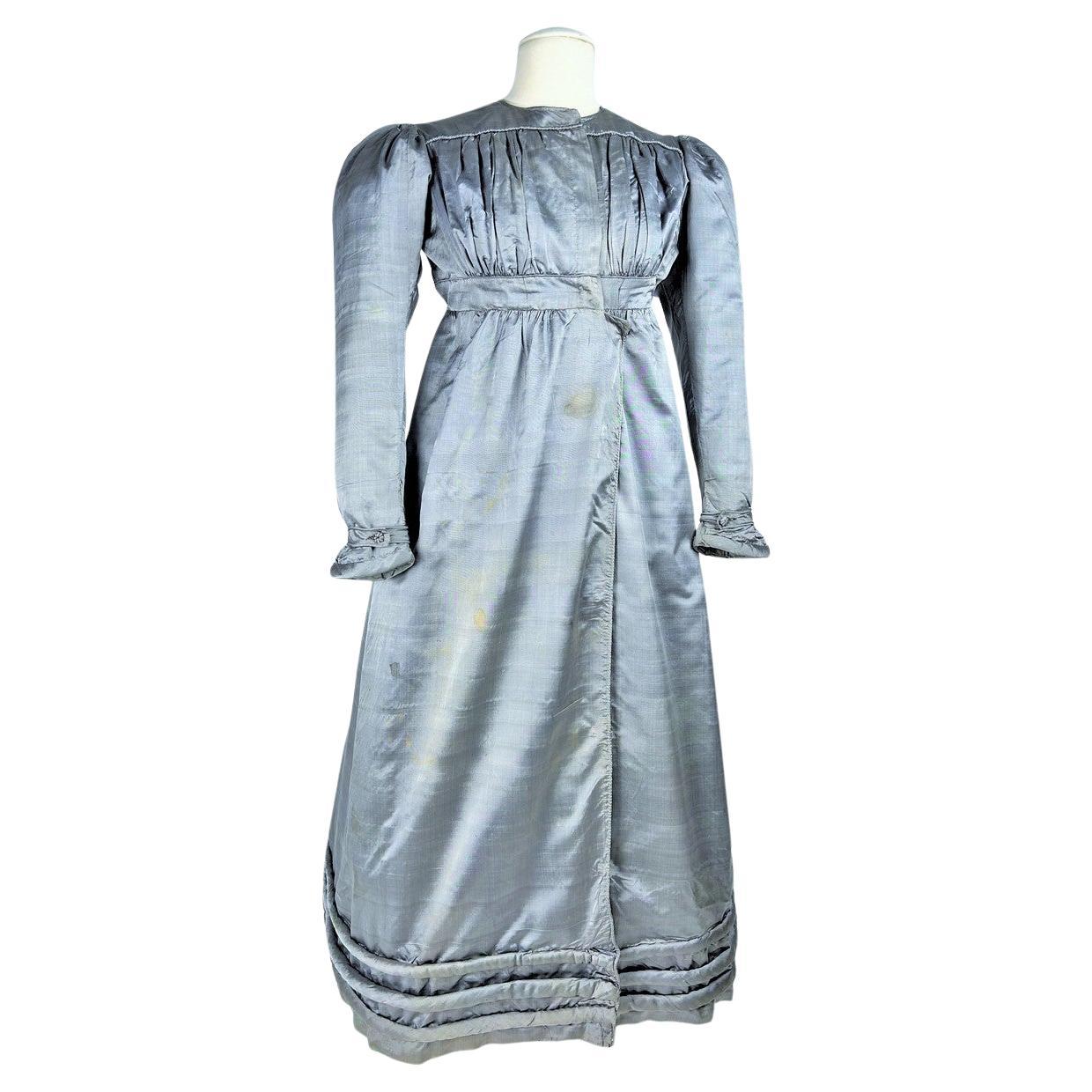 Frühes graues rotingotefarbenes Seidenkleid aus Seide - Frankreich um 1820-1825