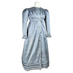 Un abito Redingote in seta grigia - Francia CIRCA 1820-1825