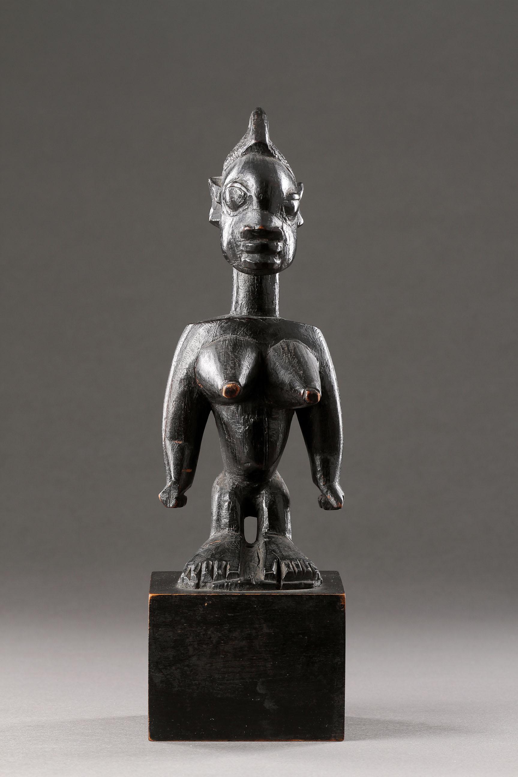 Un primer grupo de cuatro figuras africanas expuesto en Nueva York, septiembre de 1935 Madera en venta