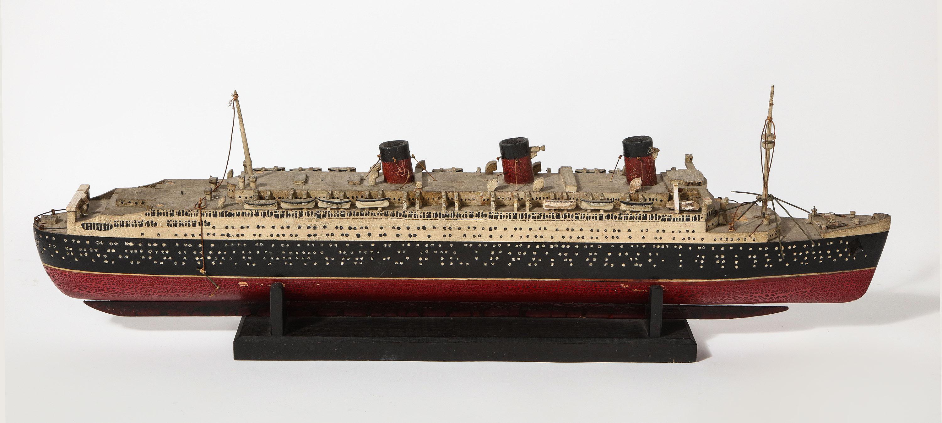Modèle de la Queen Mary des RMS fabriqué à la main Bon état - En vente à New York, NY