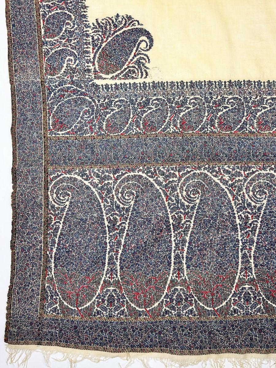 Gray An Early Indian Kashmir Kani weave shawl - East India Companies Circa 1810 For Sale