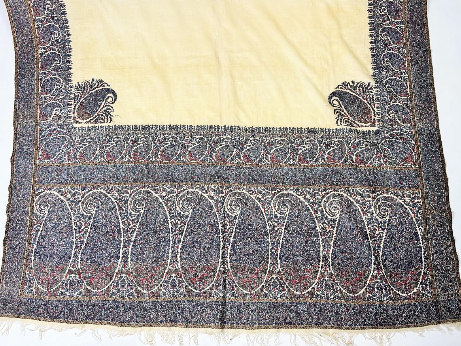 Women's or Men's An Early Indian Kashmir Kani weave shawl - East India Companies Circa 1810 For Sale