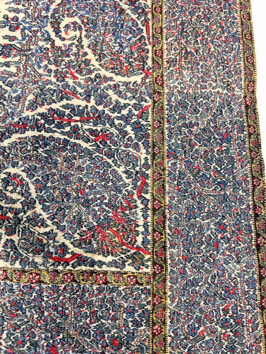 An Early Indian Kashmir Kani weave shawl - East India Companies Circa 1810 For Sale 3