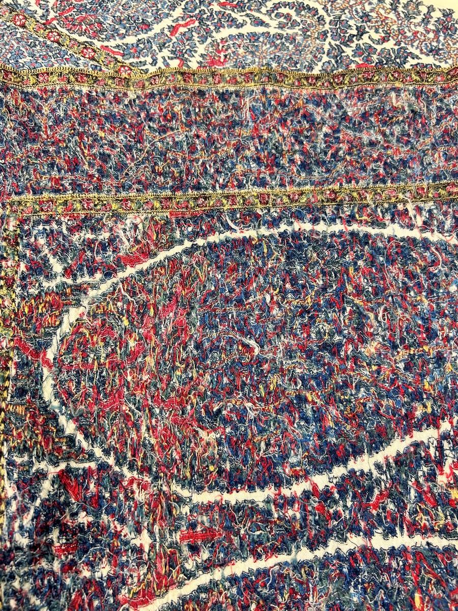 An Early Indian Kashmir Kani weave shawl - East India Companies Circa 1810 For Sale 4