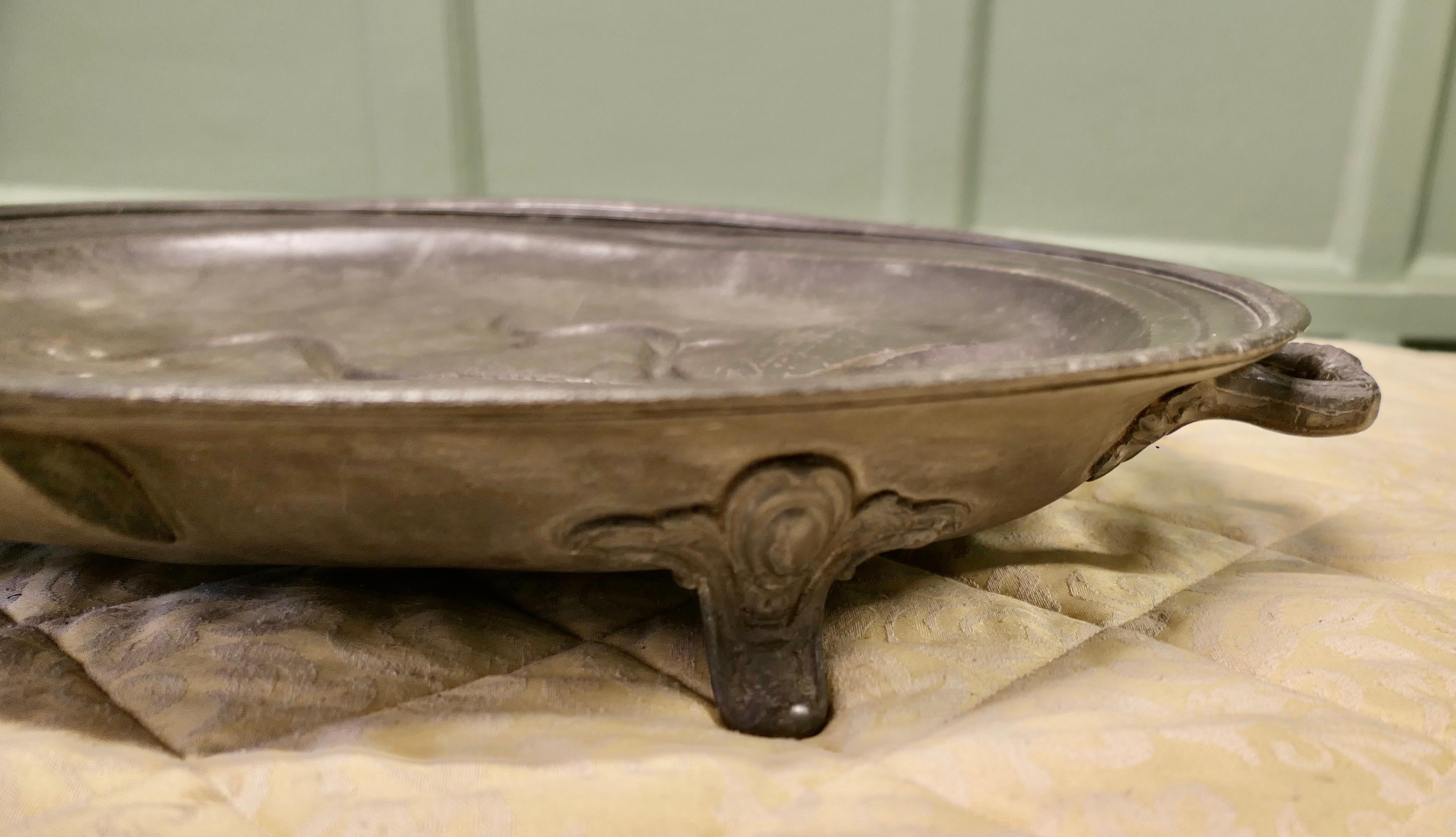 Georgian An Early Large Pewter Meat Platter by Shaw and Stewart For Sale