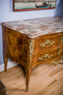 Commodo in legno di Re Luigi XV con montatura in ormù di Nicolas Jean Marchand