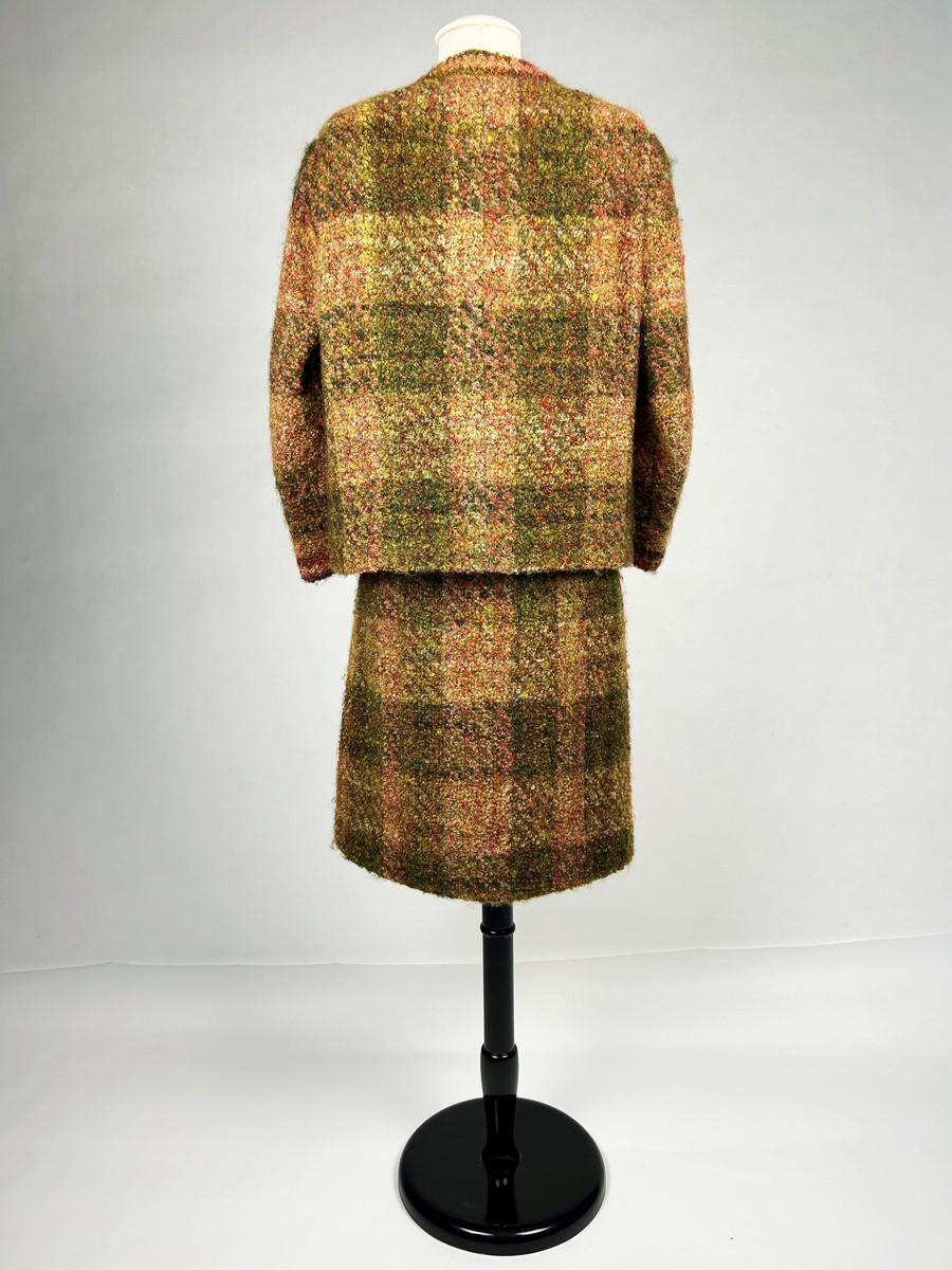 Traje de falda de Alta Costura Mademoiselle Chanel en cuadros escoceses de mohair Circa 1955-1960 en venta 8