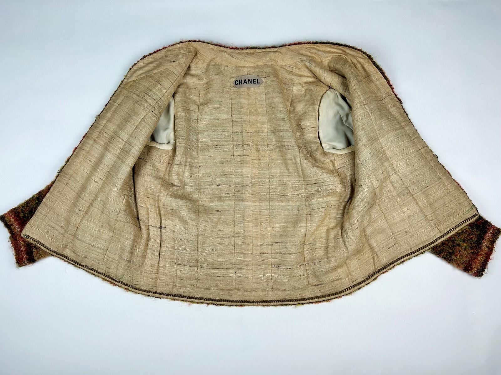Un tailleur jupe Mademoiselle Chanel Couture en Mohair écossais Circa 1955-1960 en vente 10
