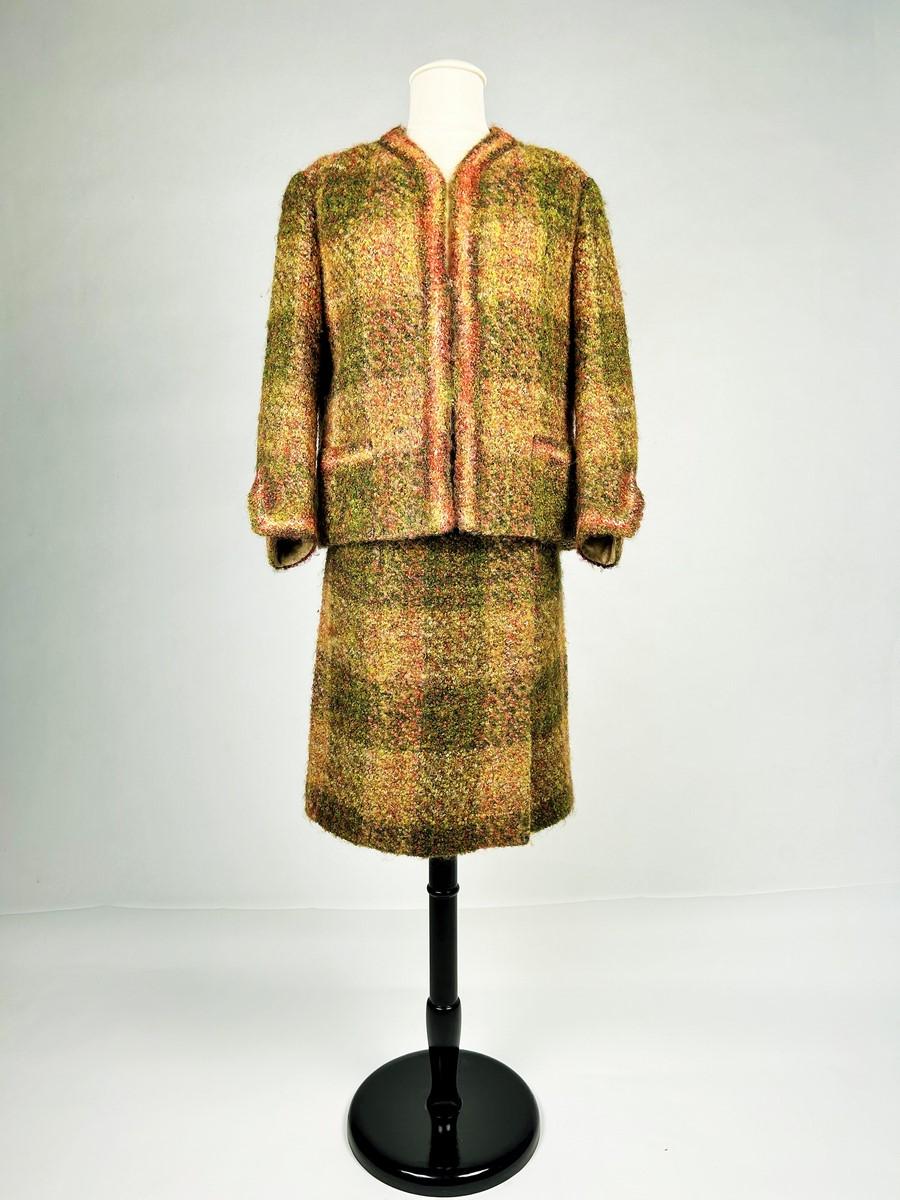 Traje de falda de Alta Costura Mademoiselle Chanel en cuadros escoceses de mohair Circa 1955-1960 Marrón en venta