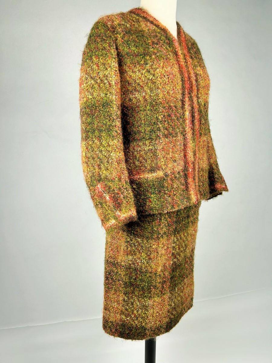Un tailleur jupe Mademoiselle Chanel Couture en Mohair écossais Circa 1955-1960 en vente 3