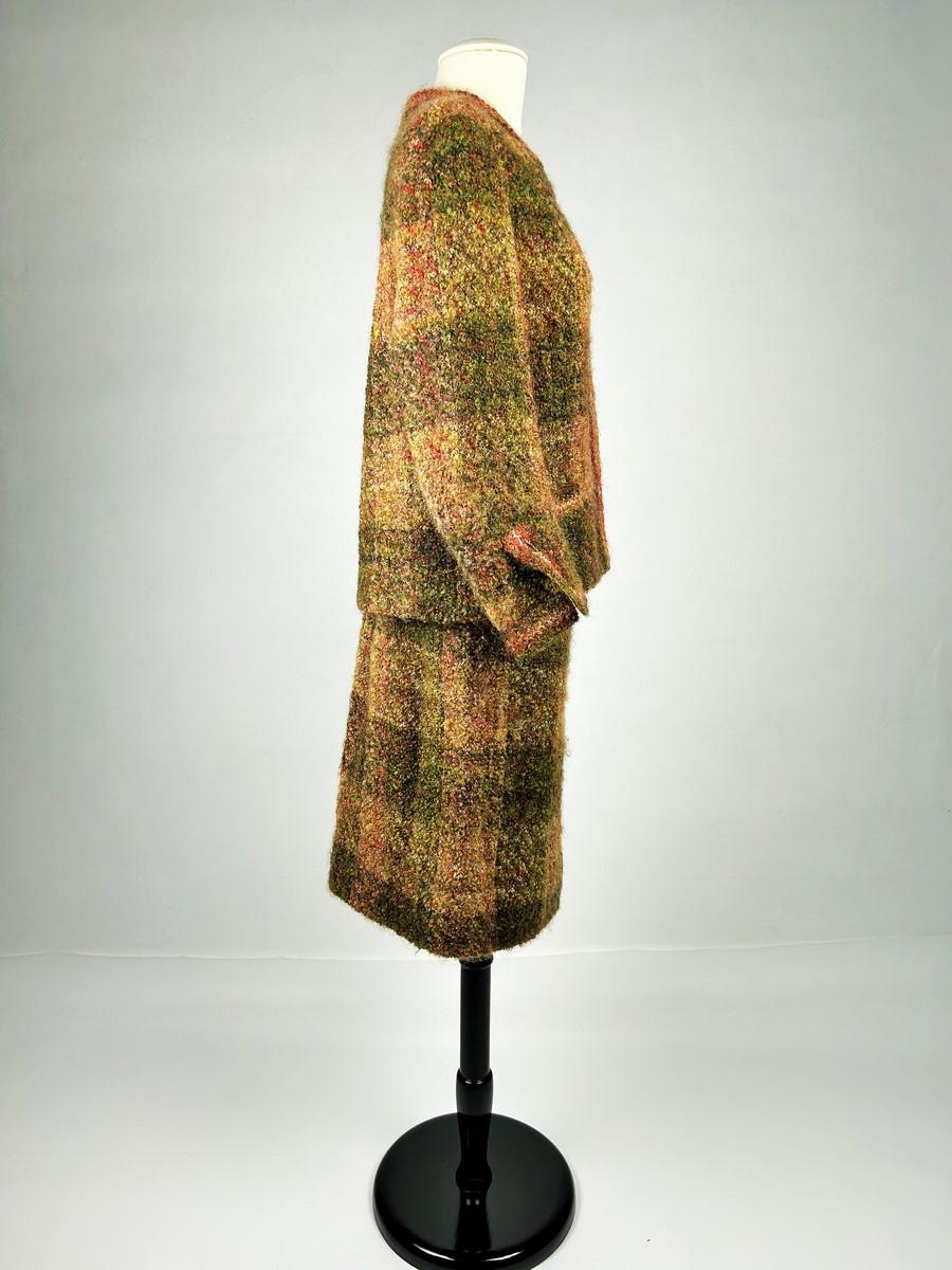 Traje de falda de Alta Costura Mademoiselle Chanel en cuadros escoceses de mohair Circa 1955-1960 en venta 4
