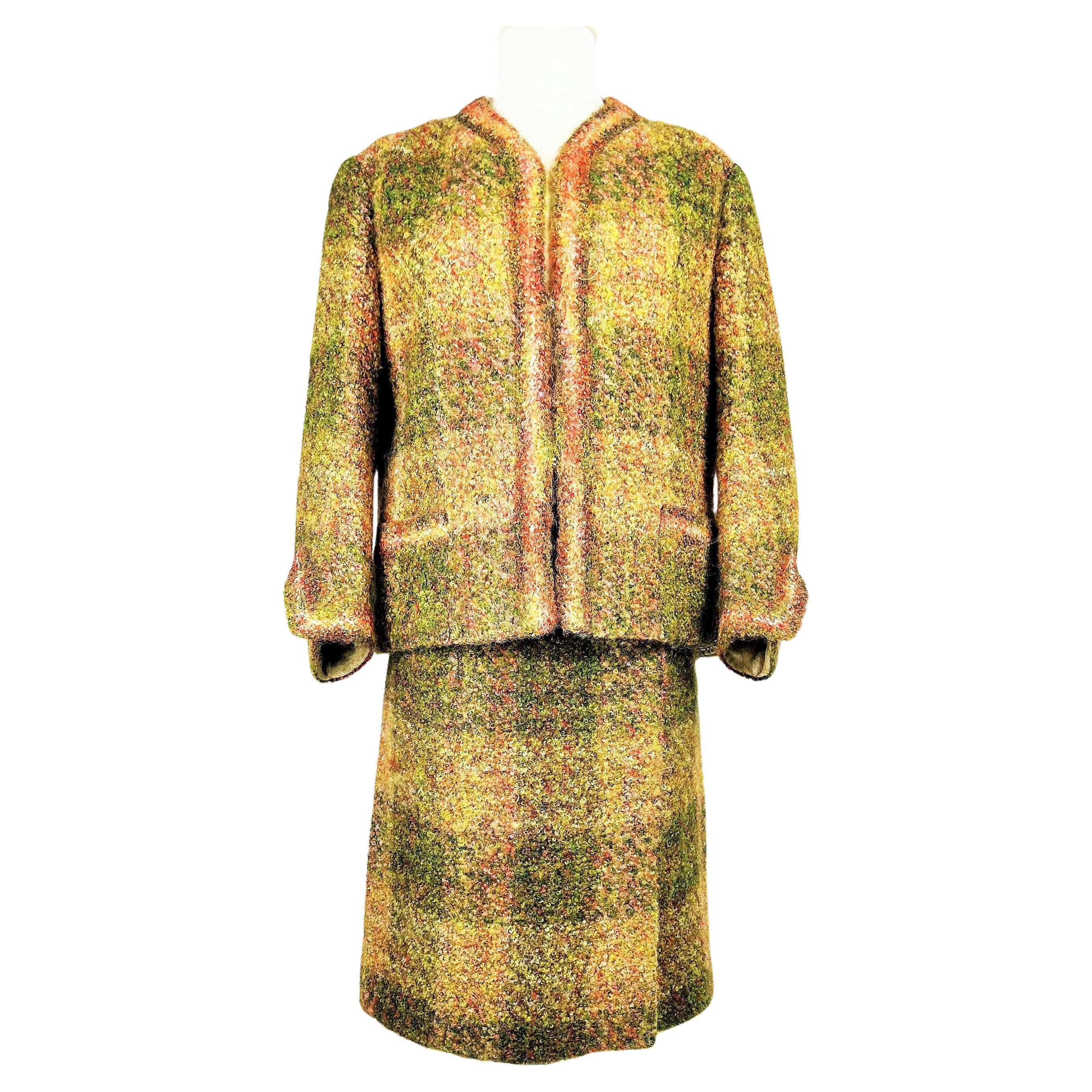 Un tailleur jupe Mademoiselle Chanel Couture en Mohair écossais Circa 1955-1960 en vente